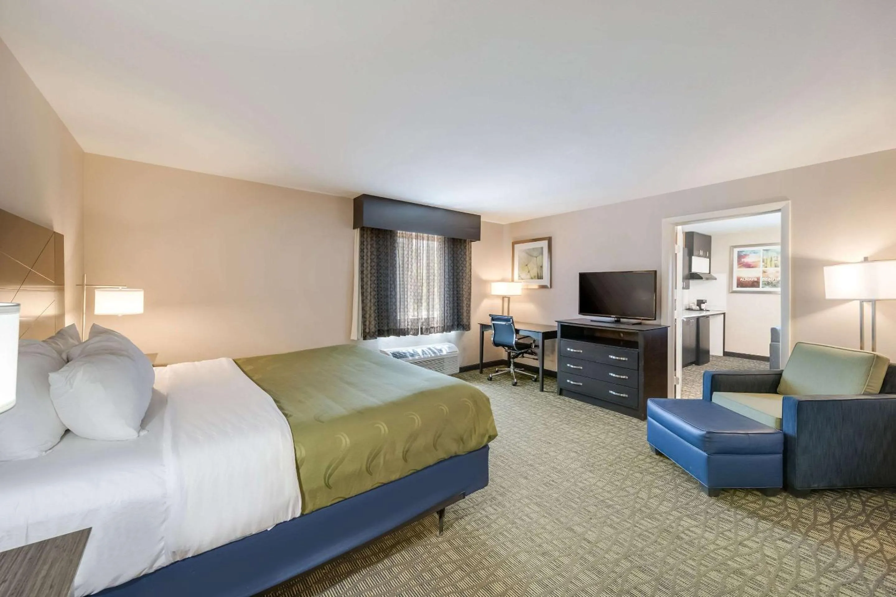 Photo of the whole room, Bed in Quality Inn & Suites Ardmore