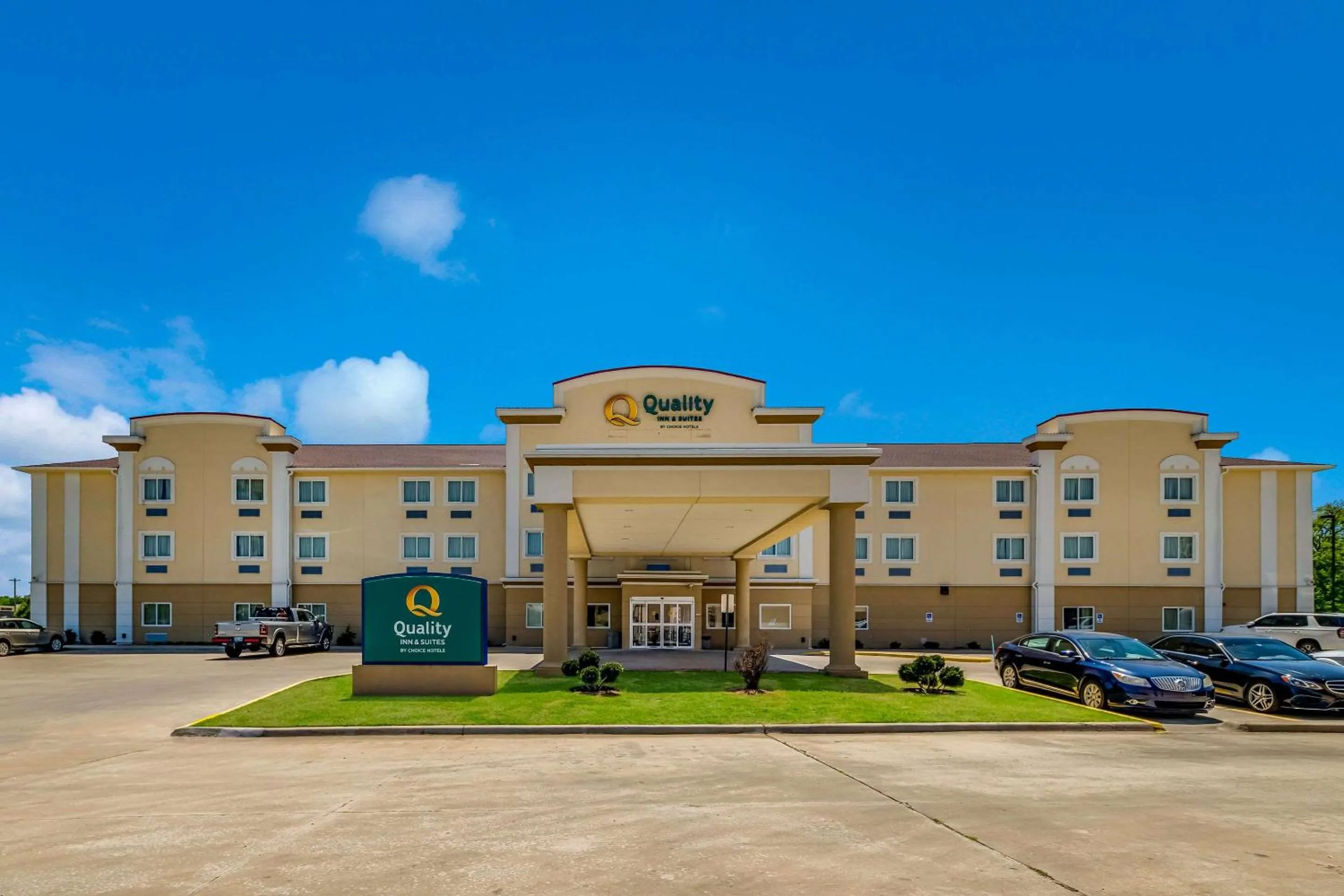 Property building in Quality Inn & Suites Ardmore