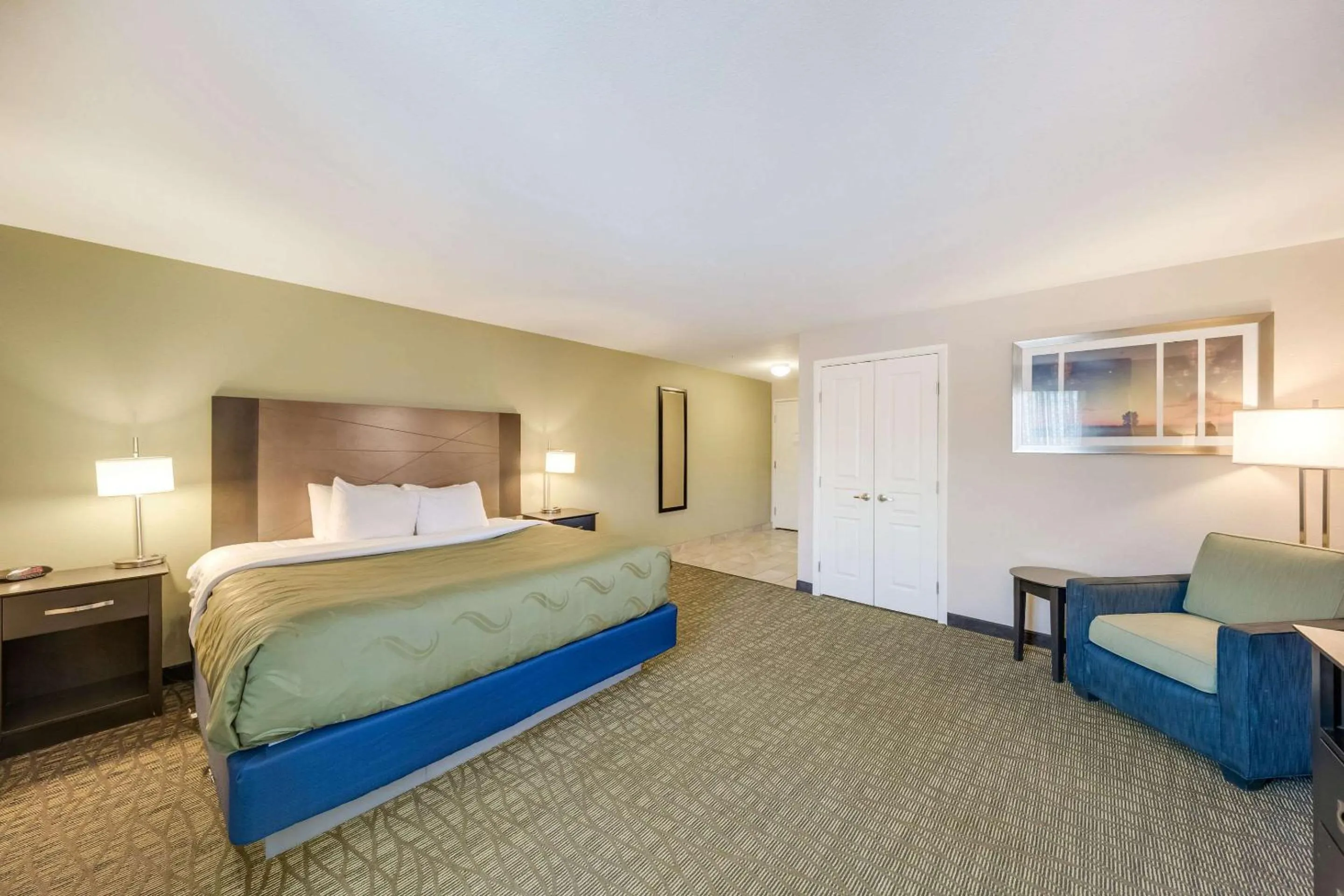 Photo of the whole room, Bed in Quality Inn & Suites Ardmore
