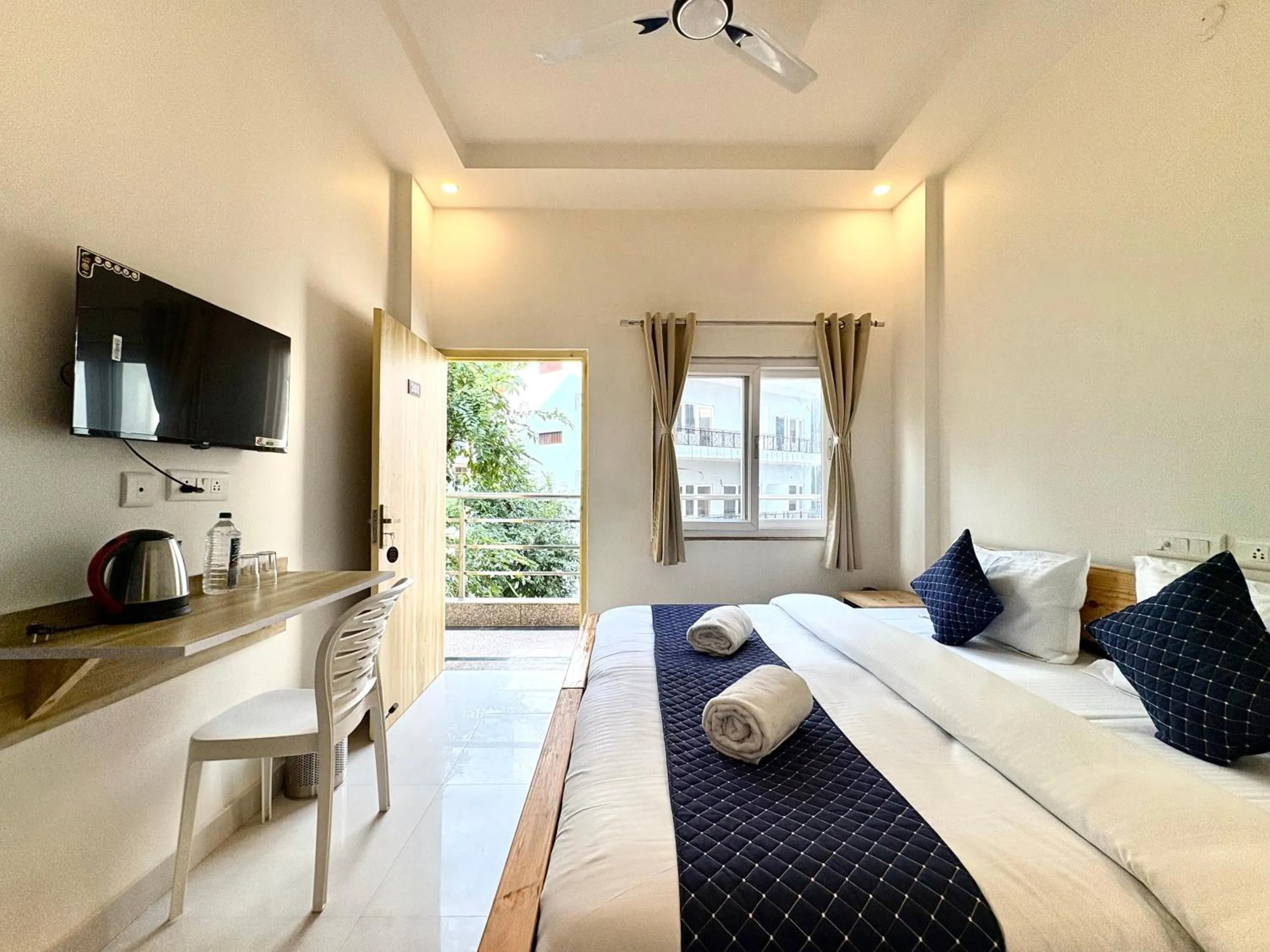 View (from property/room), Bed in Zuna Stayz Tapovan Rishikesh