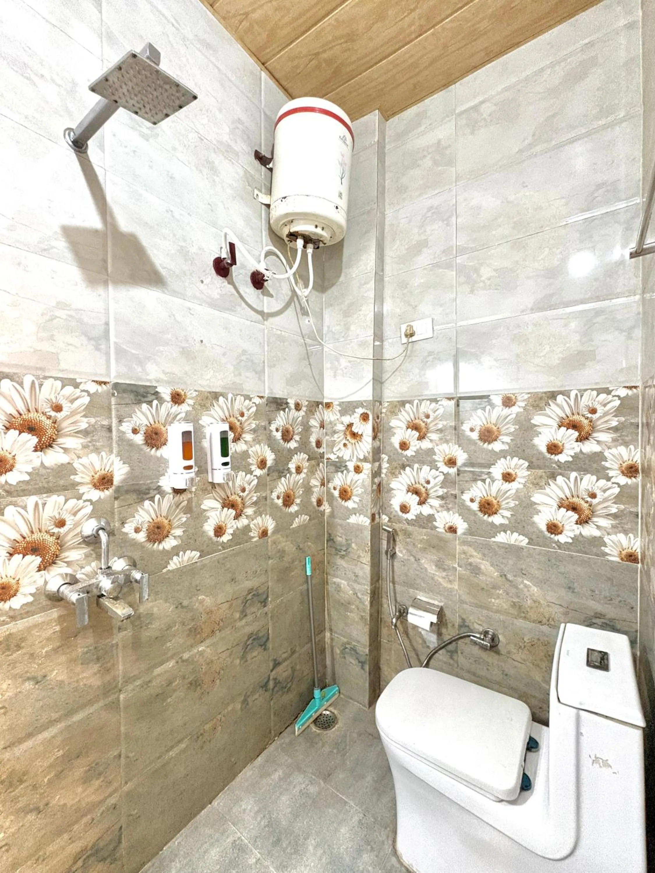 Shower in Zuna Stayz Tapovan Rishikesh