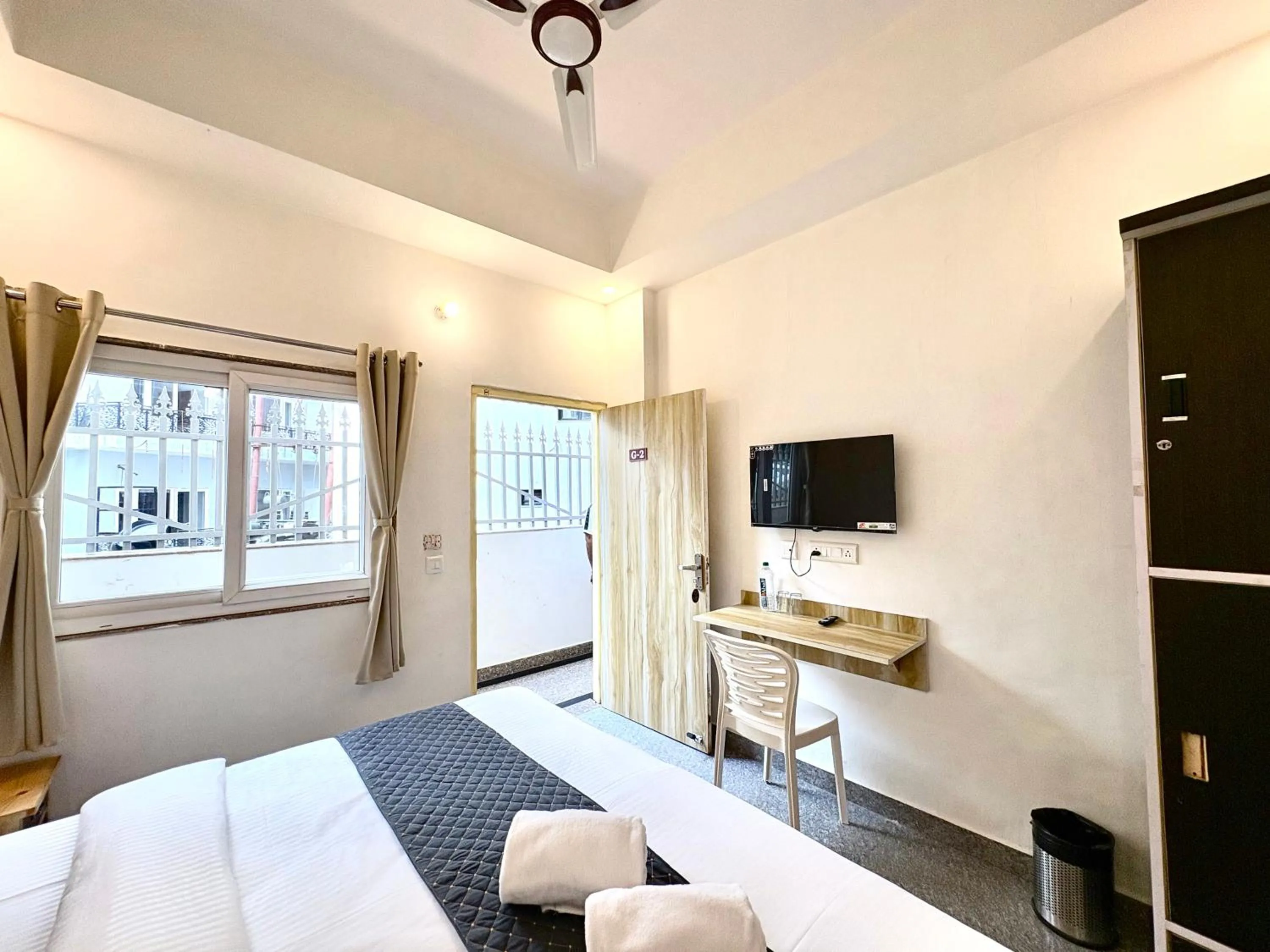 TV and multimedia, Bed in Zuna Stayz Tapovan Rishikesh