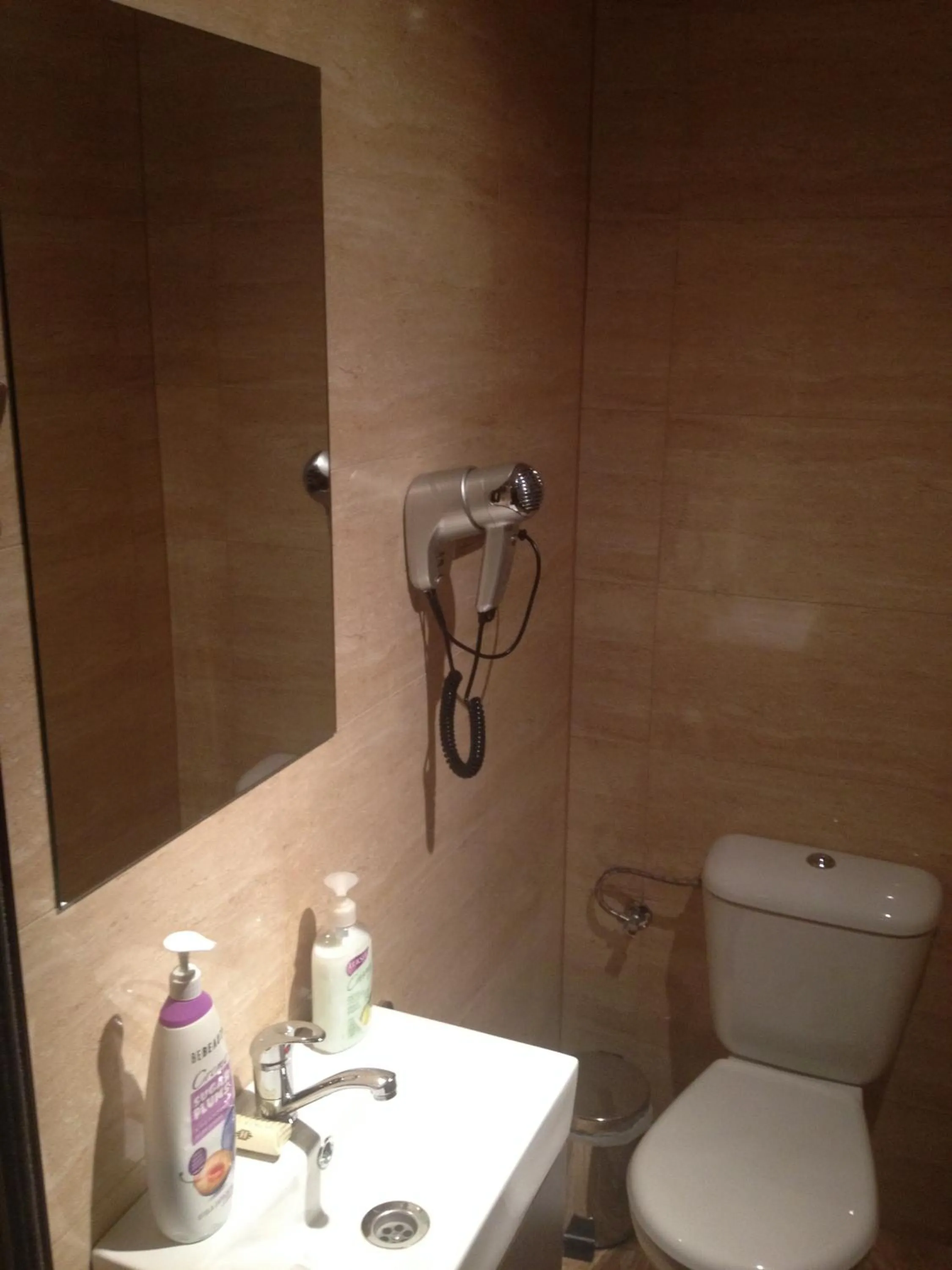 Photo of the whole room in Hotel Mis