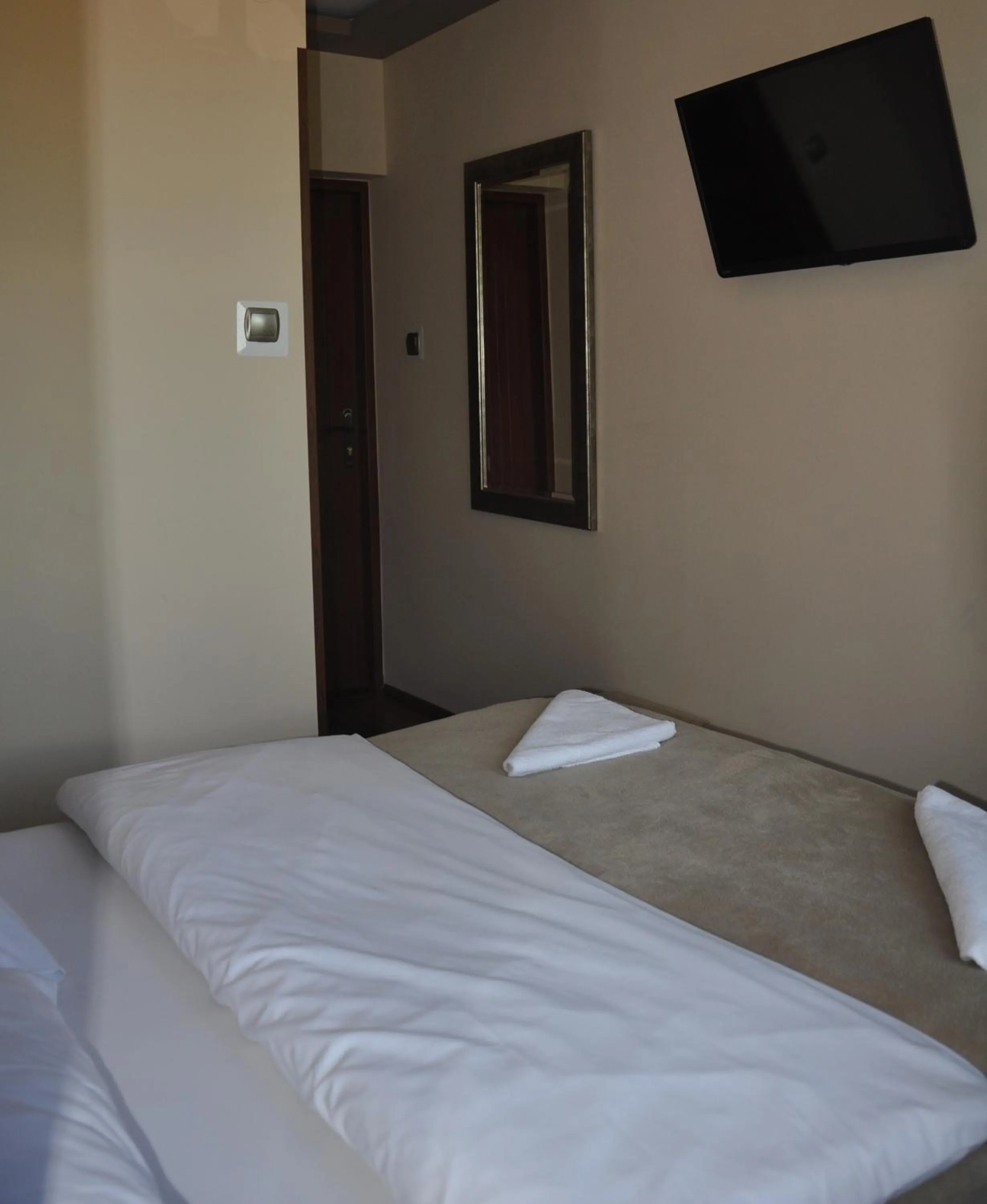 Photo of the whole room, Bed in Hotel Mis