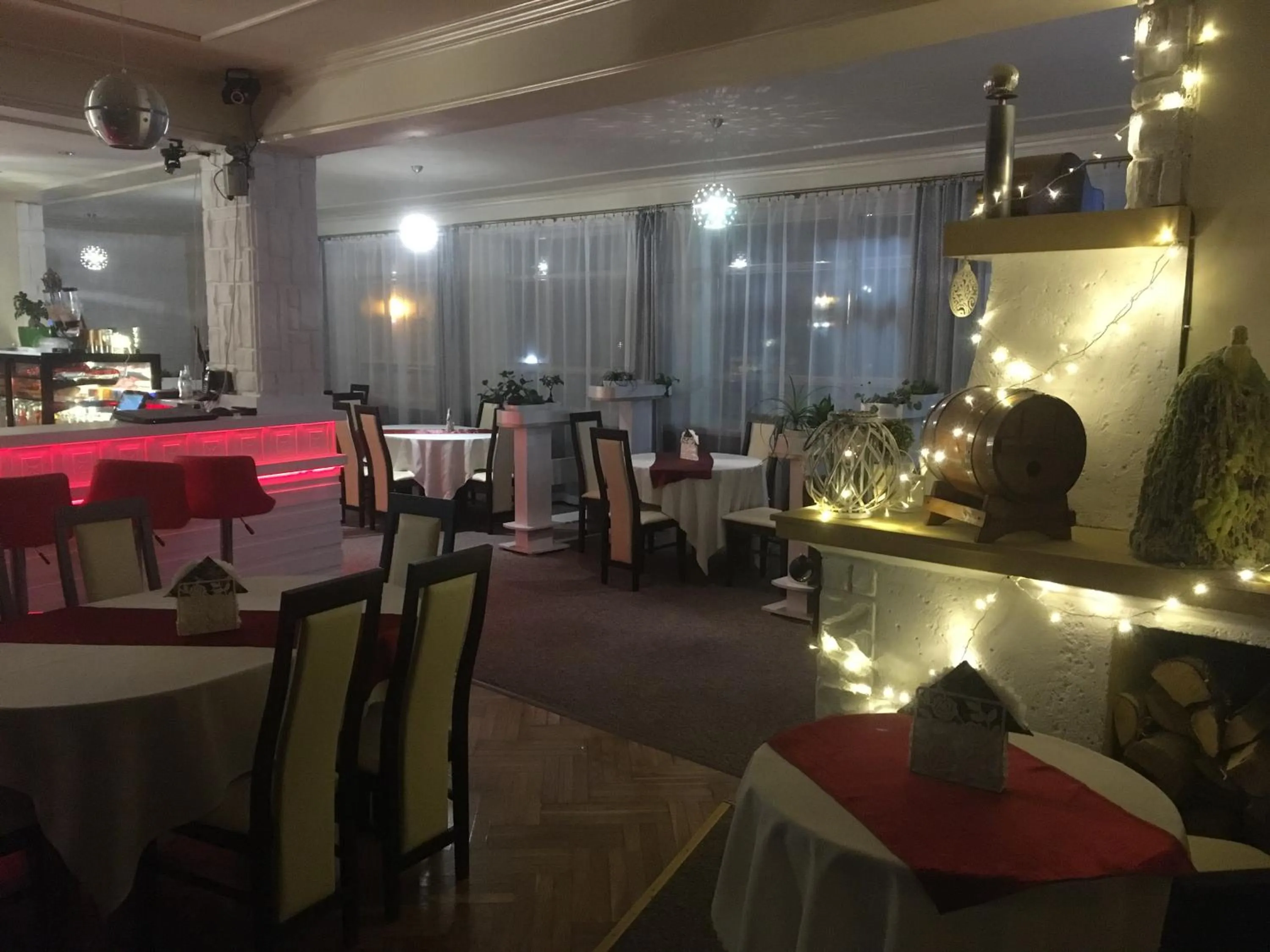 Restaurant/places to eat in Hotel Mis