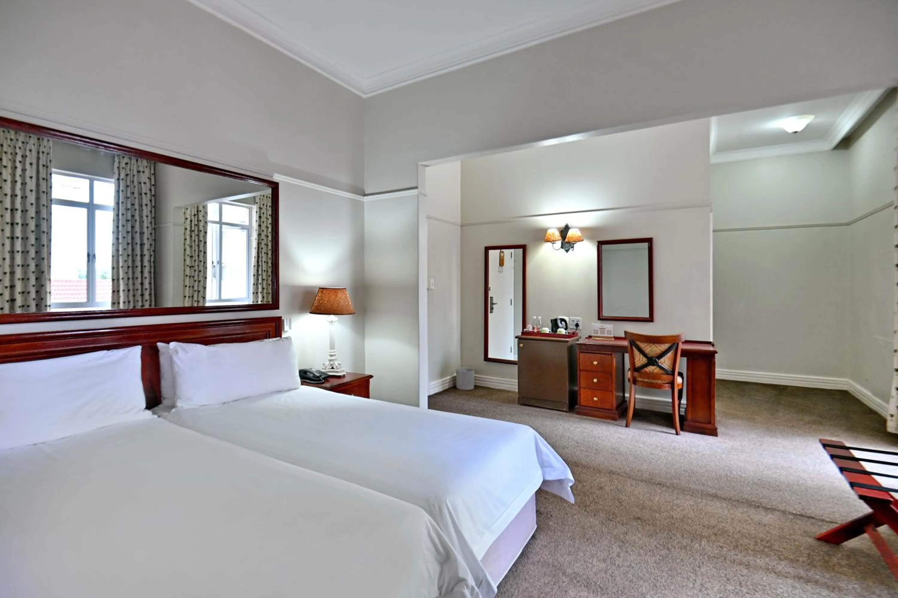 Photo of the whole room, Bed in The Balmoral - Halaal