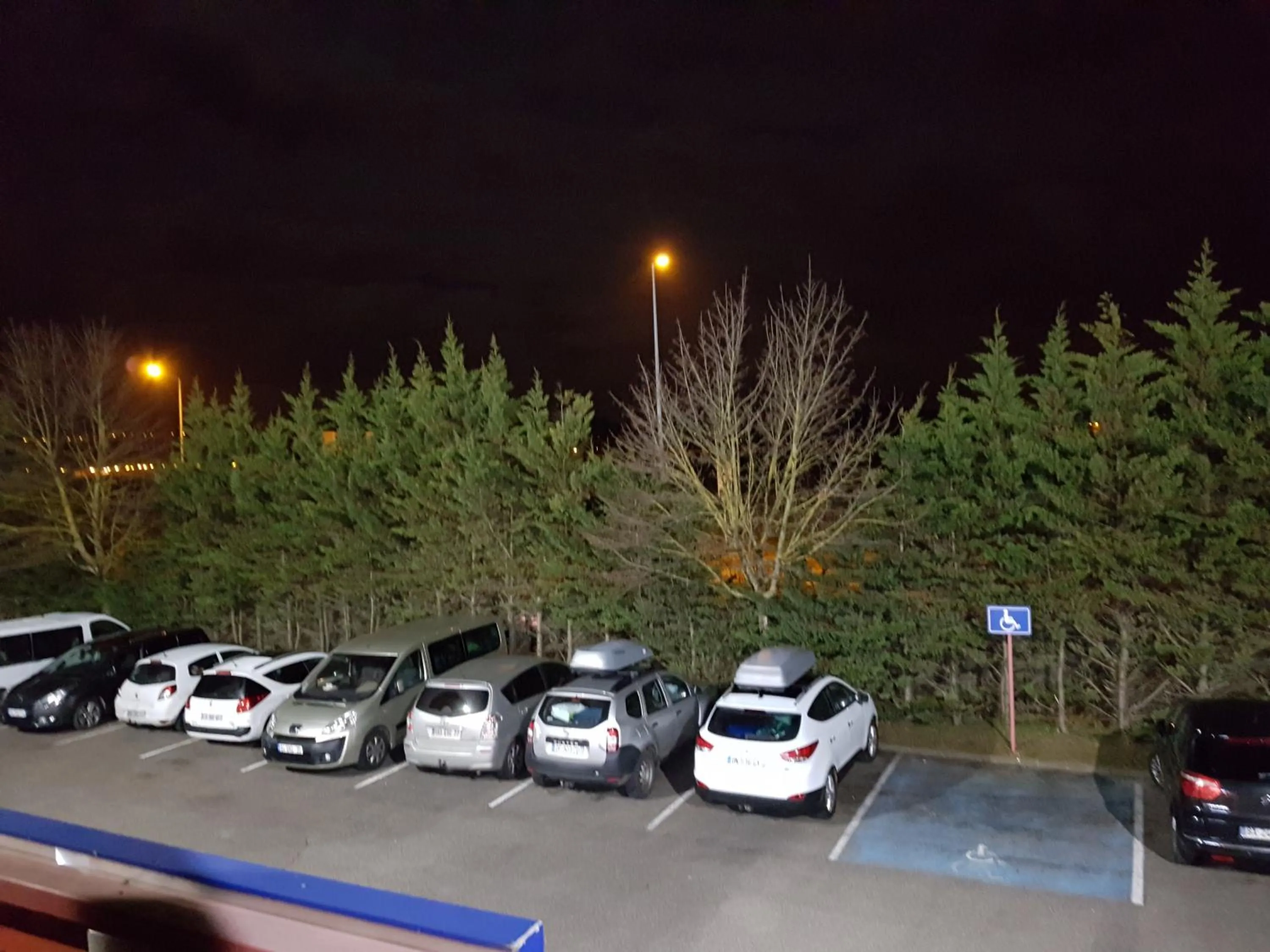 Property building in Hôtel Holiday Lyon Est