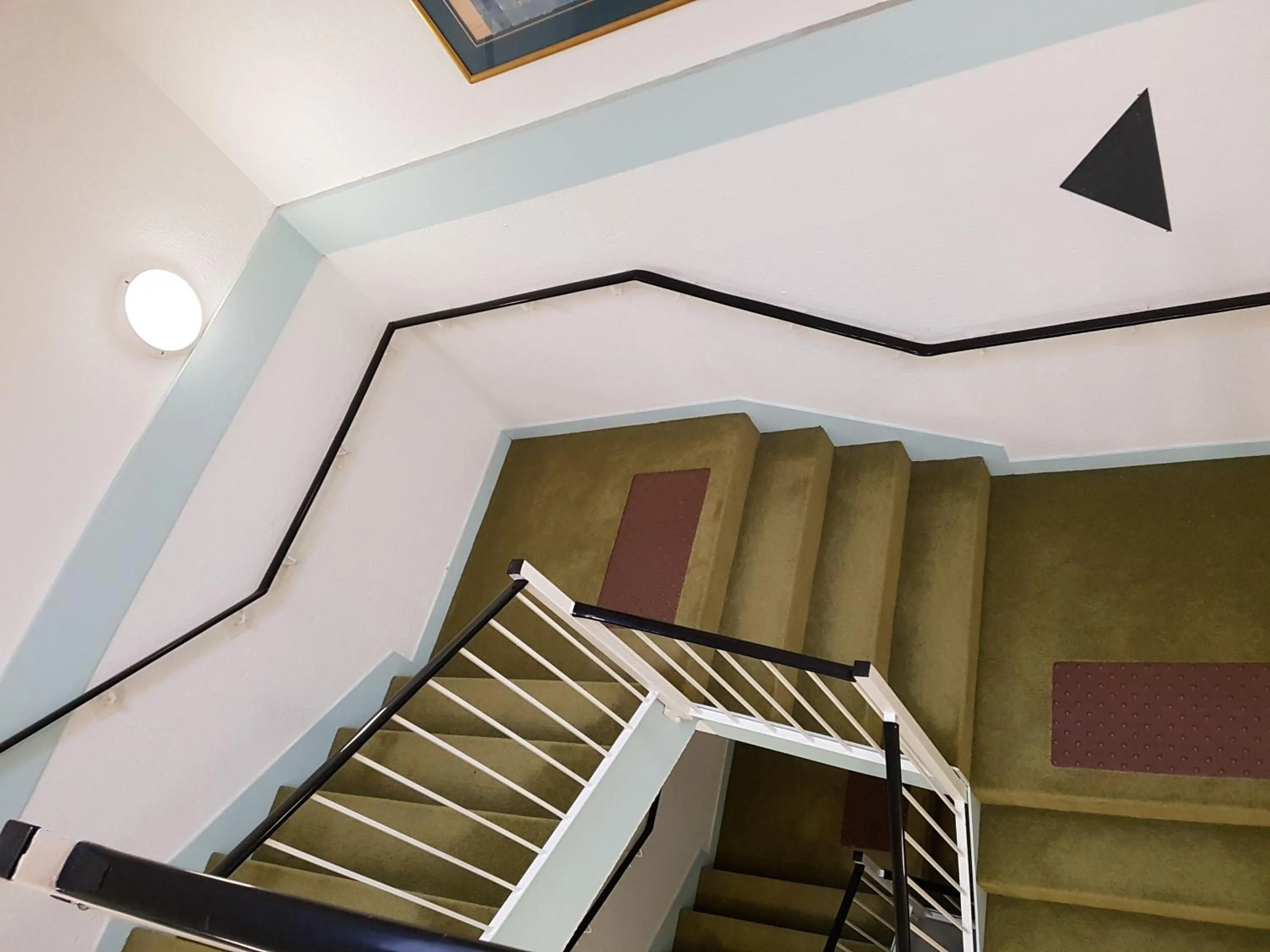 Decorative detail in Hôtel Holiday Lyon Est