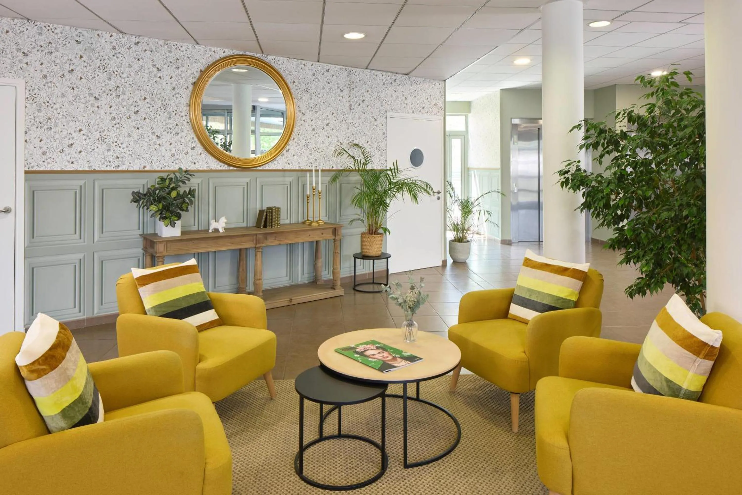 Lobby or reception in Quality Aparthotel Valenciennes