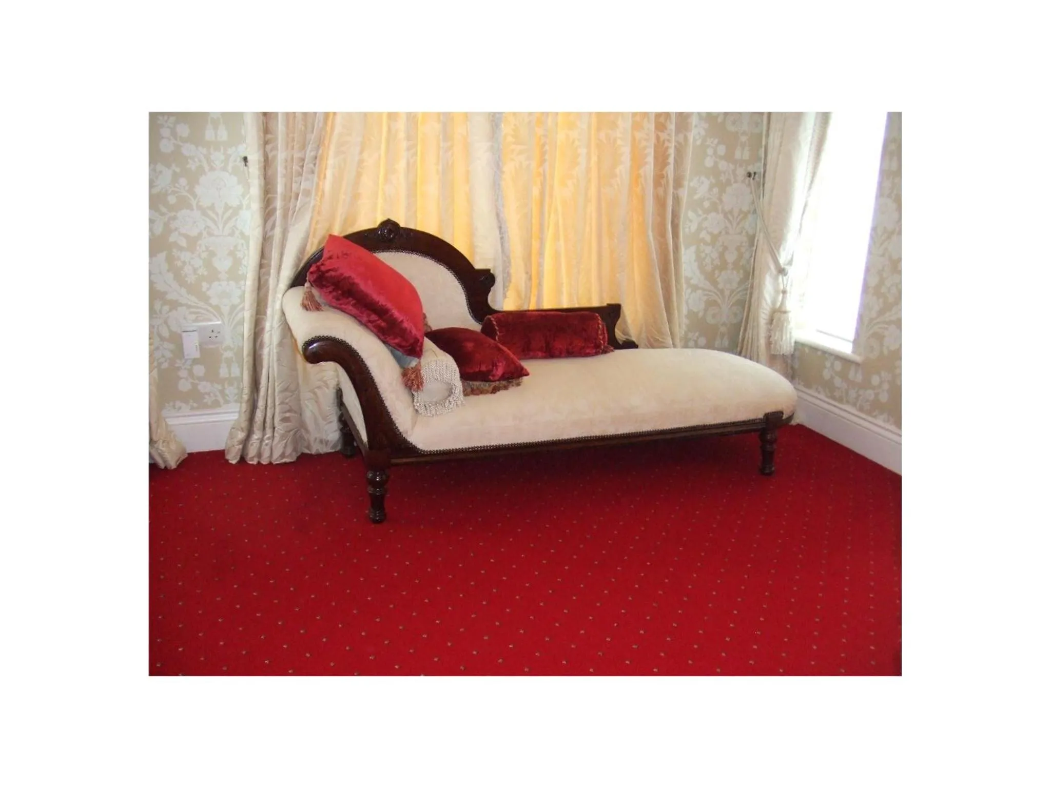 Decorative detail, Bed in Ambrose Mews B&B