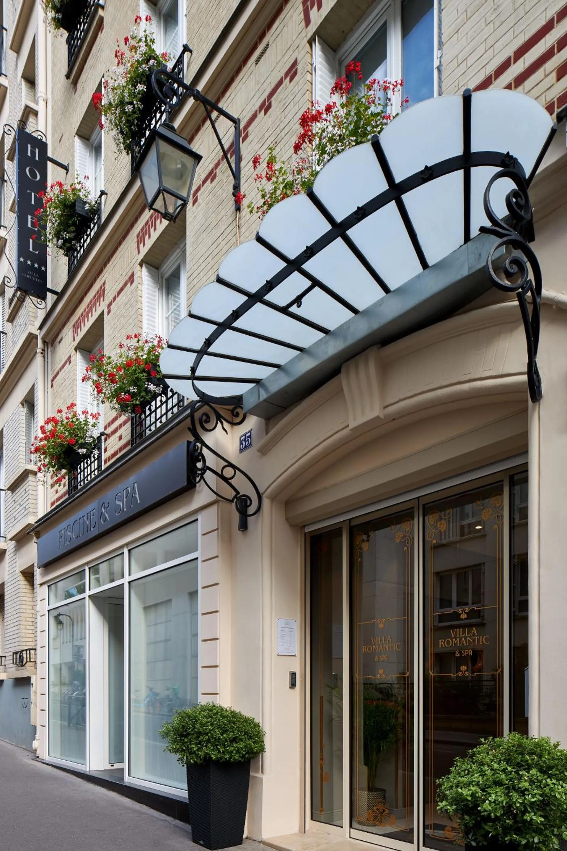 Facade/entrance in Hotel Villa Romantic & Spa