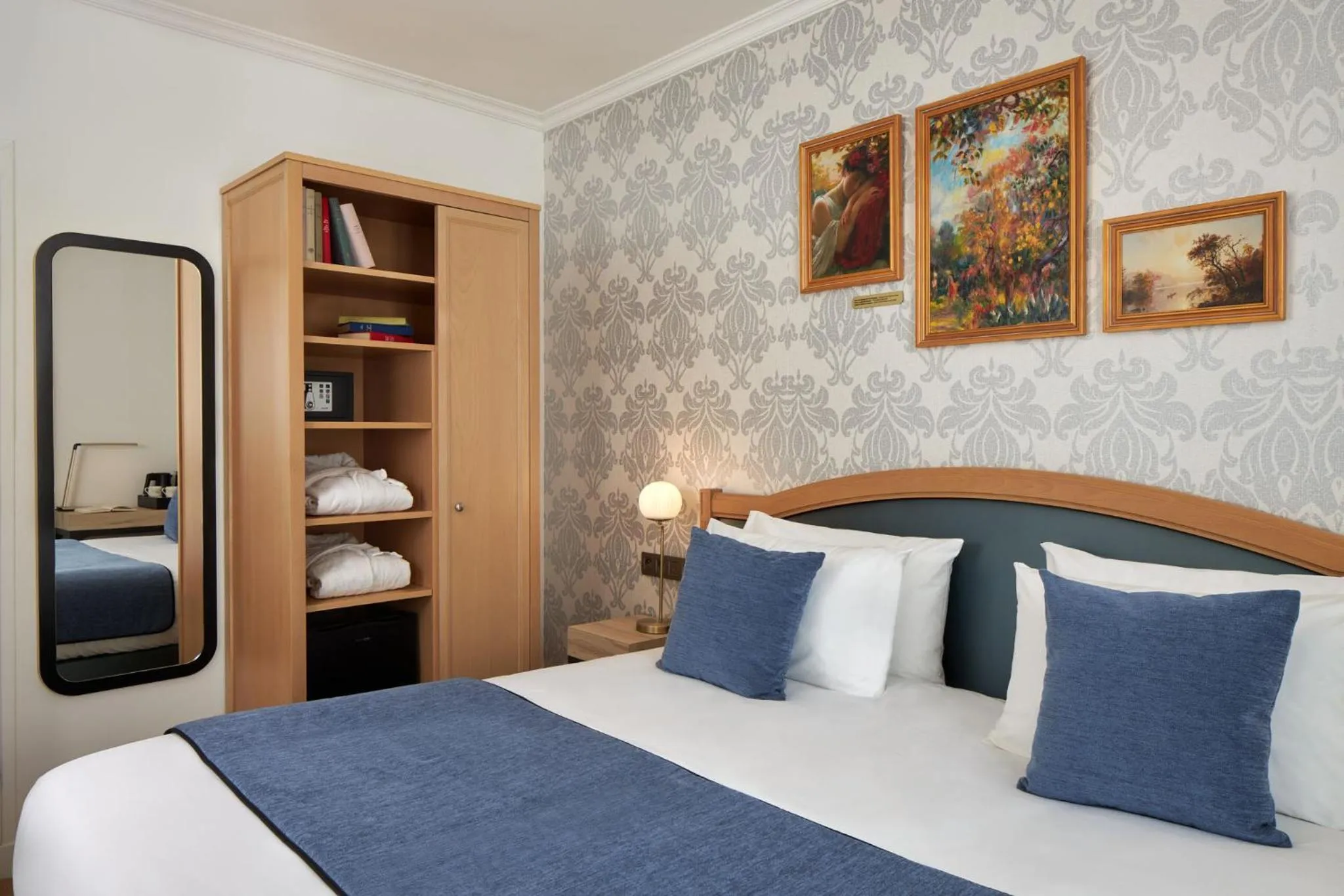 Bed in Hotel Villa Romantic & Spa