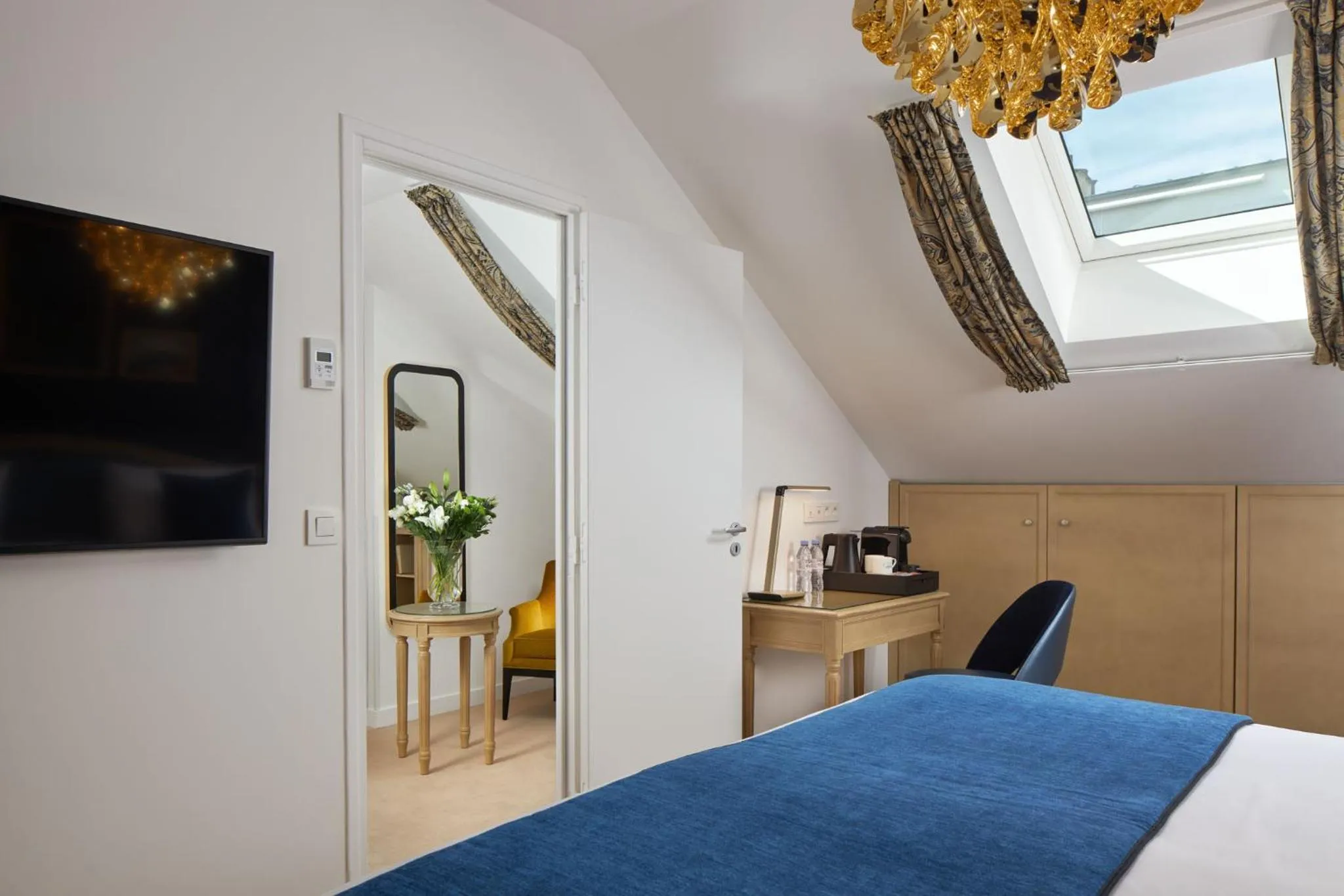 Photo of the whole room, Bed in Hotel Villa Romantic & Spa