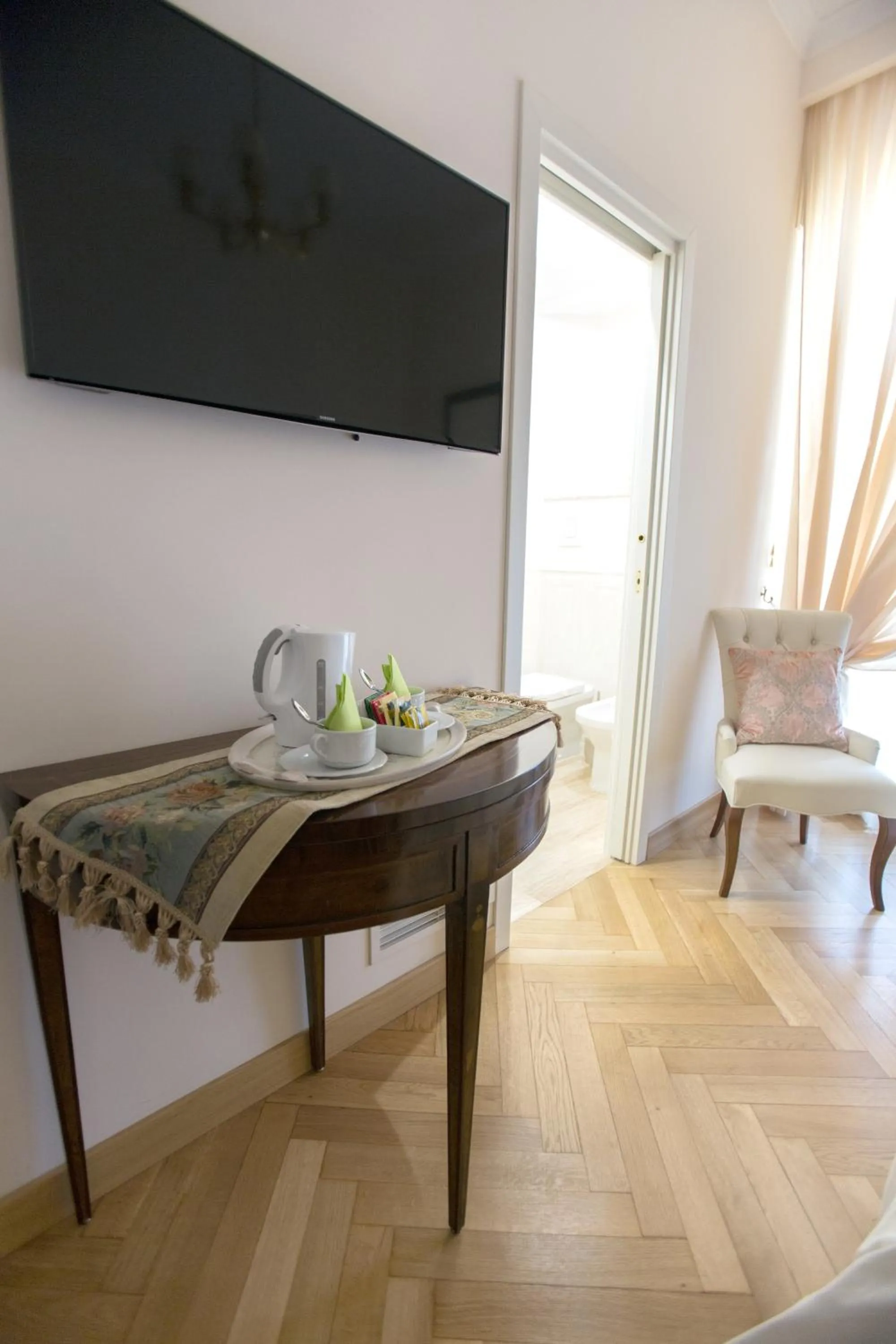 TV and multimedia in Royal Suite Trinità Dei Monti