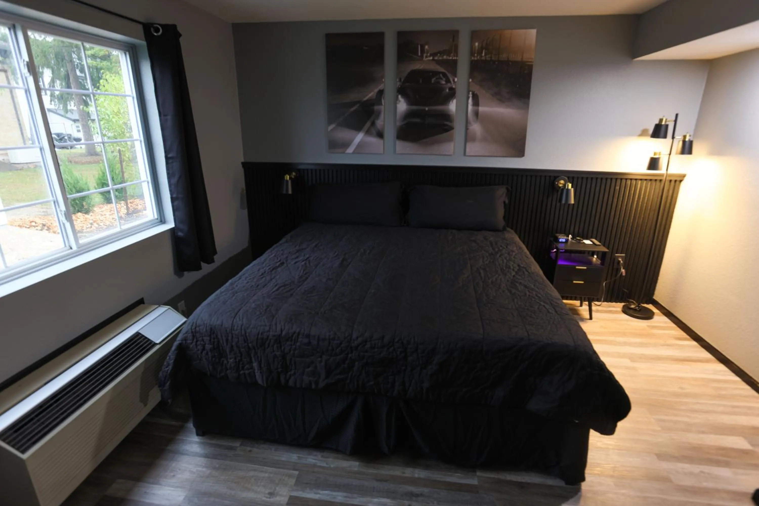 Bedroom, Bed in Plymouth Suites