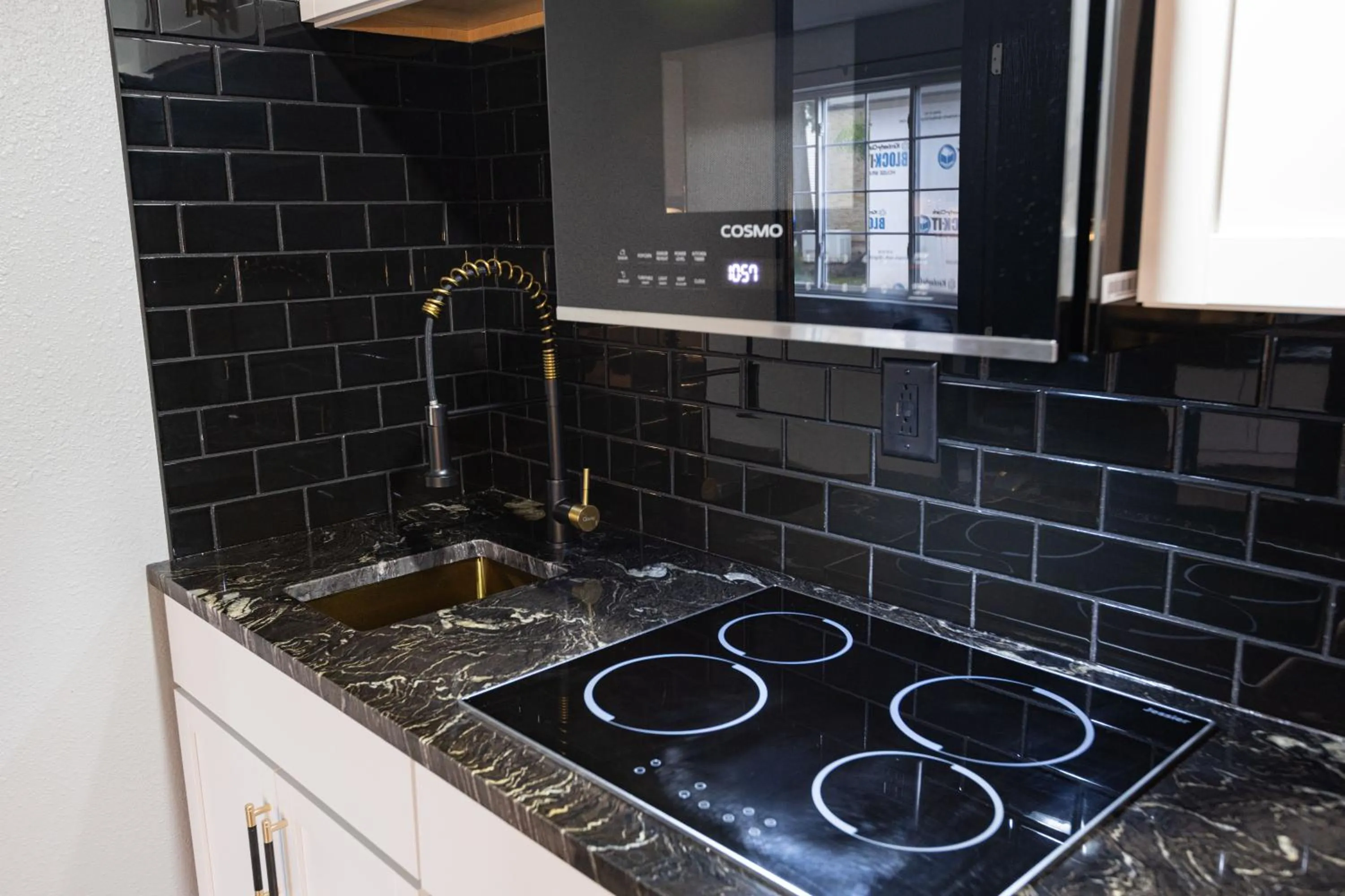 Kitchen or kitchenette in Plymouth Suites