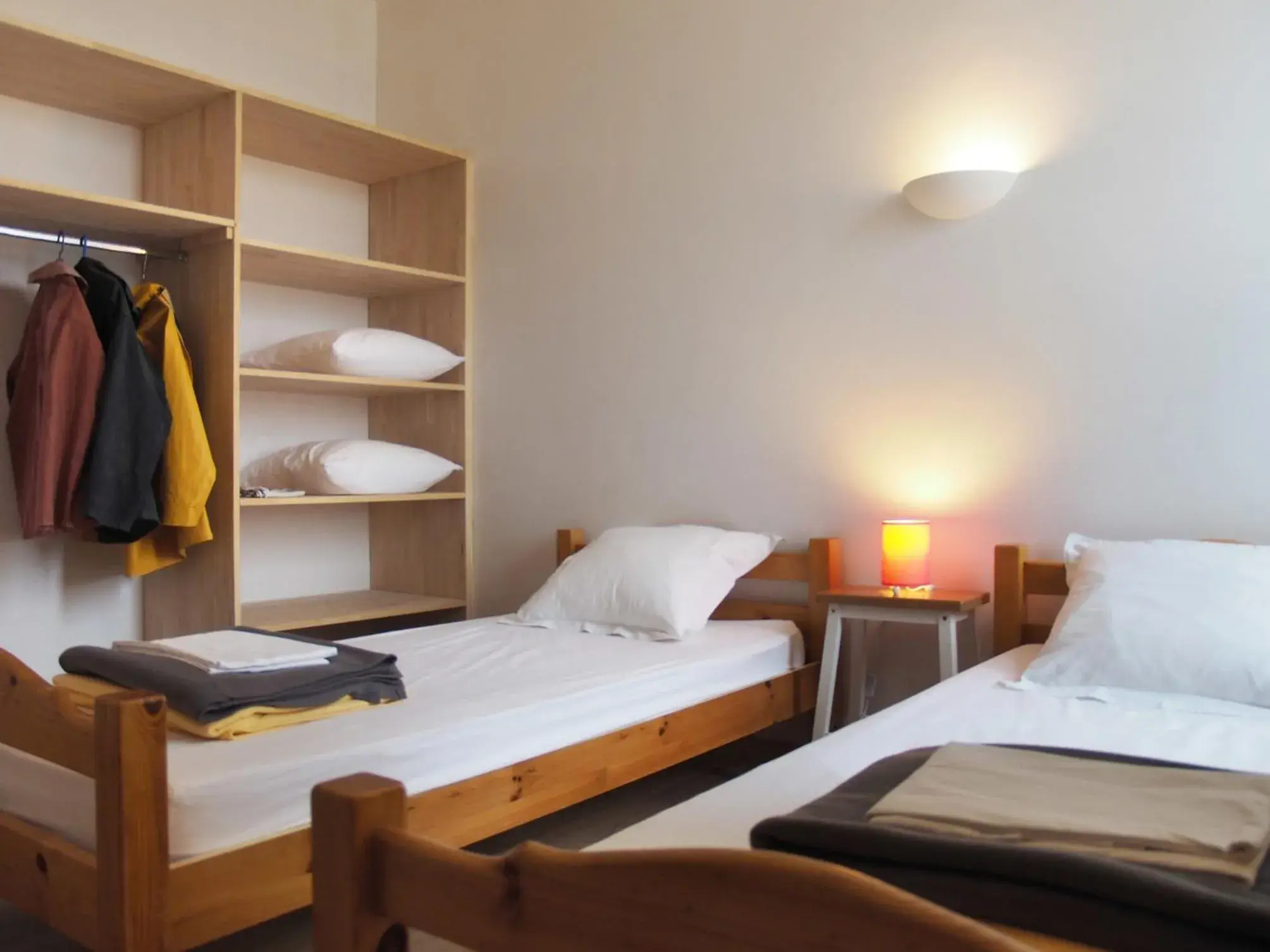 Triple Room - single occupancy in Gîte Les Pingouins de l'Aber Triple Room - single occupancy in Gîte Les Pingouins de l'Aber