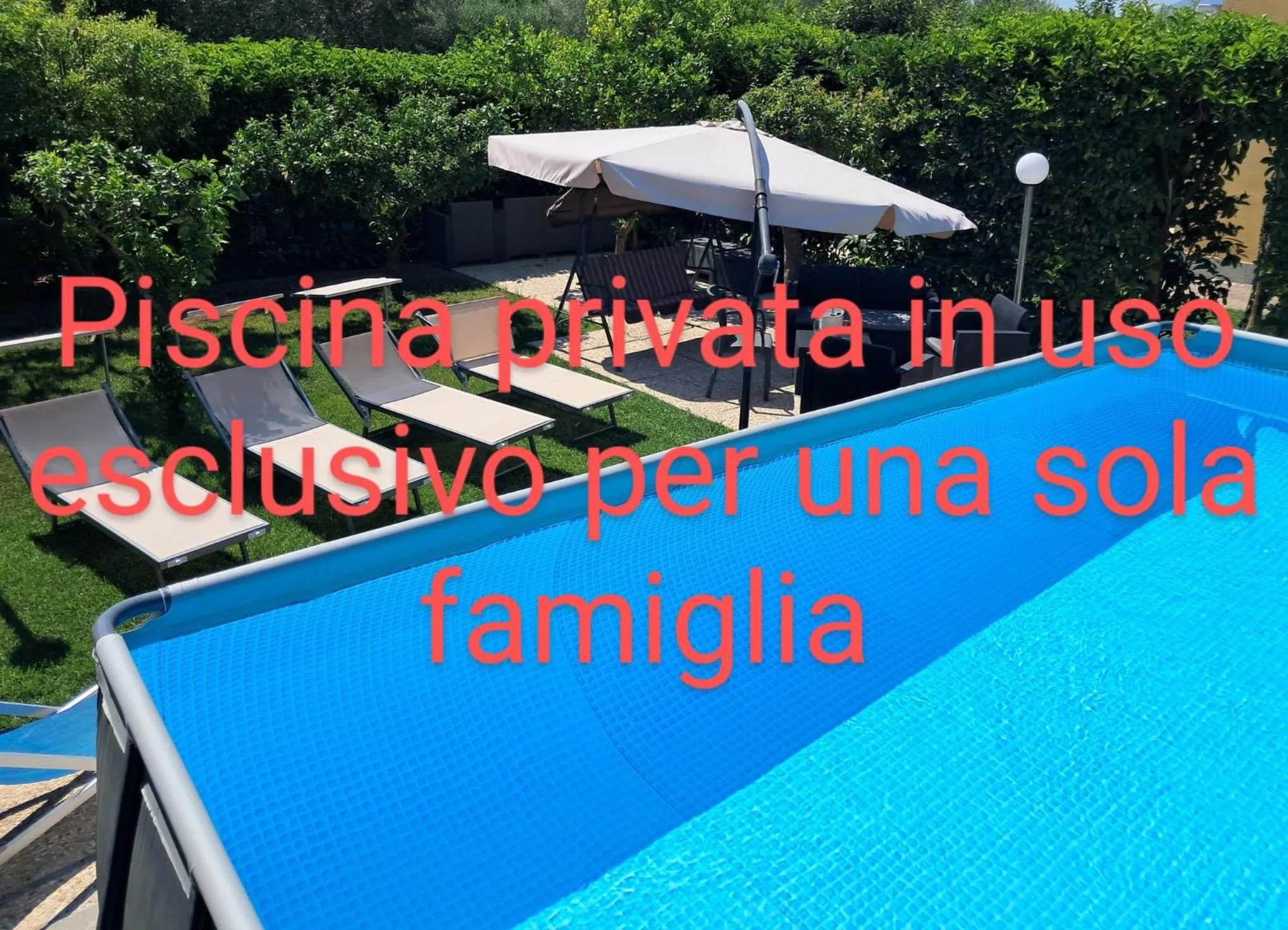 Swimming pool in B&B Villa Rosa