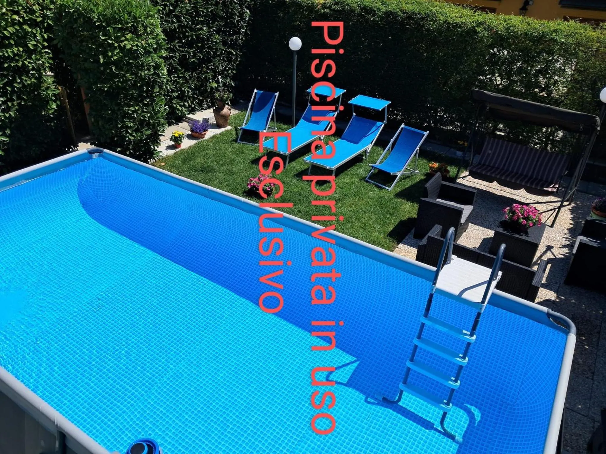 Swimming pool in B&B Villa Rosa