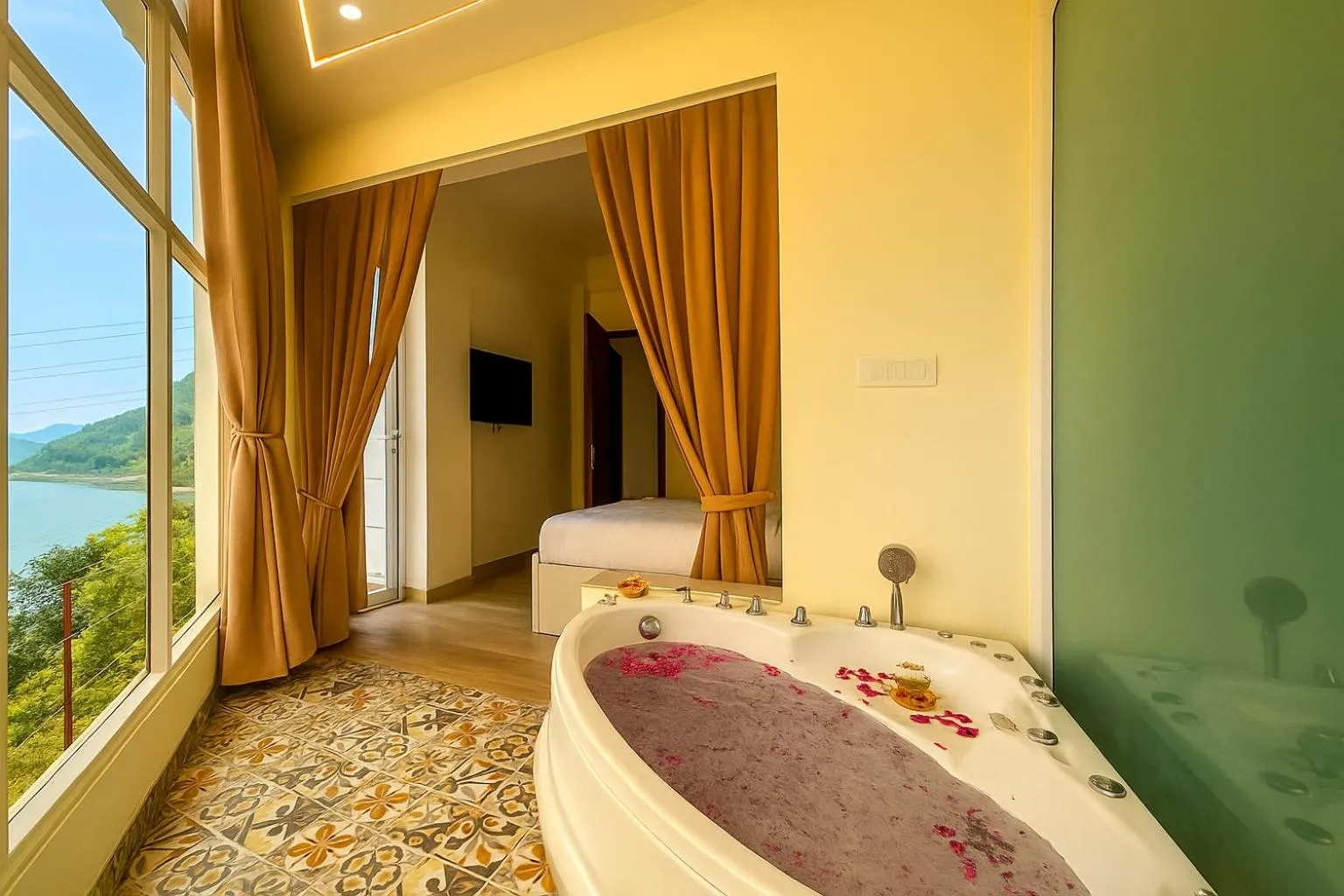 Family Suite in The Neeraj Ganga Rajmahal Wellness With Ganga View
