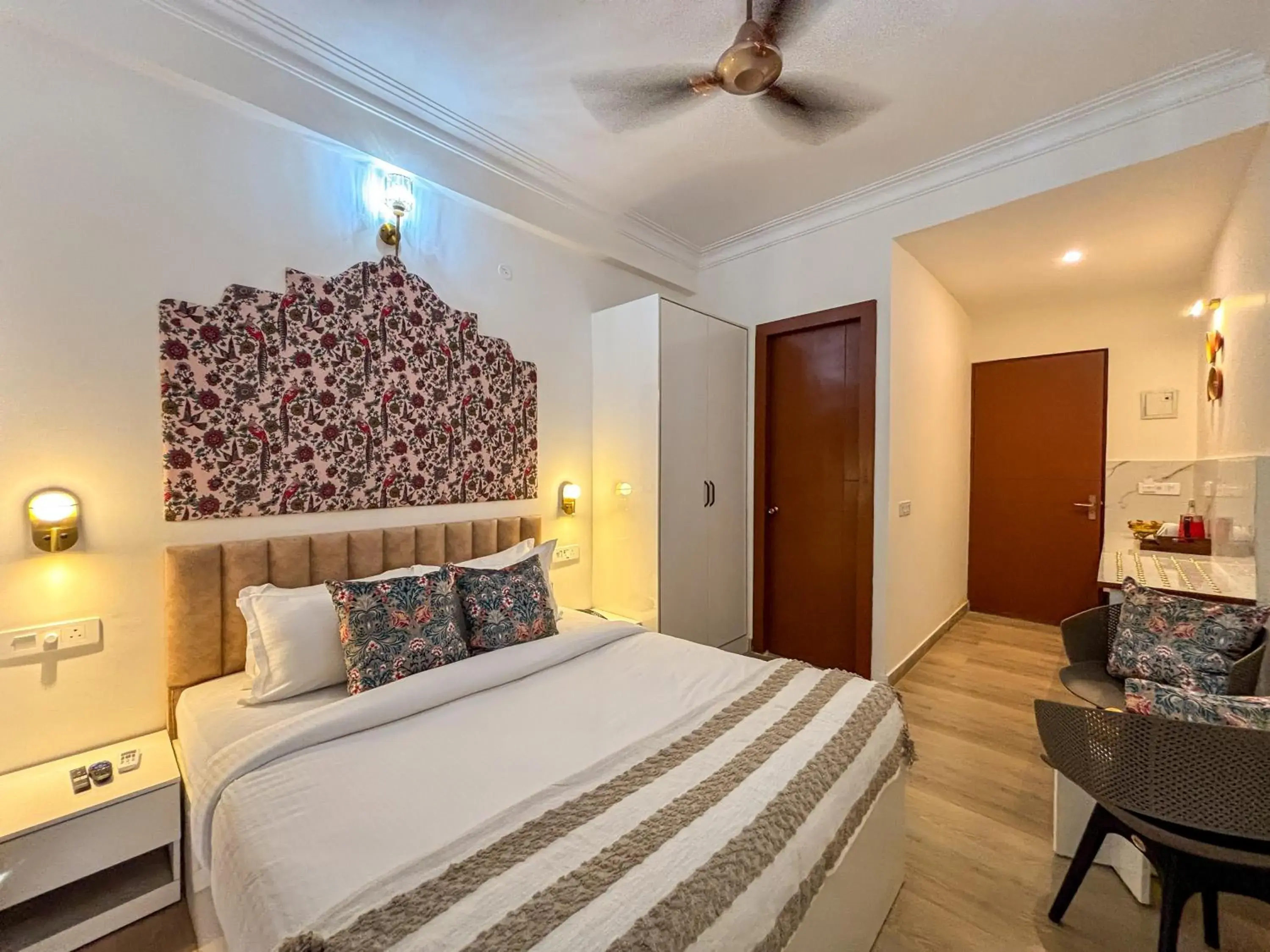 Standard Double Room in The Neeraj Ganga Rajmahal Wellness With Ganga View Standard Double Room in The Neeraj Ganga Rajmahal Wellness With Ganga View