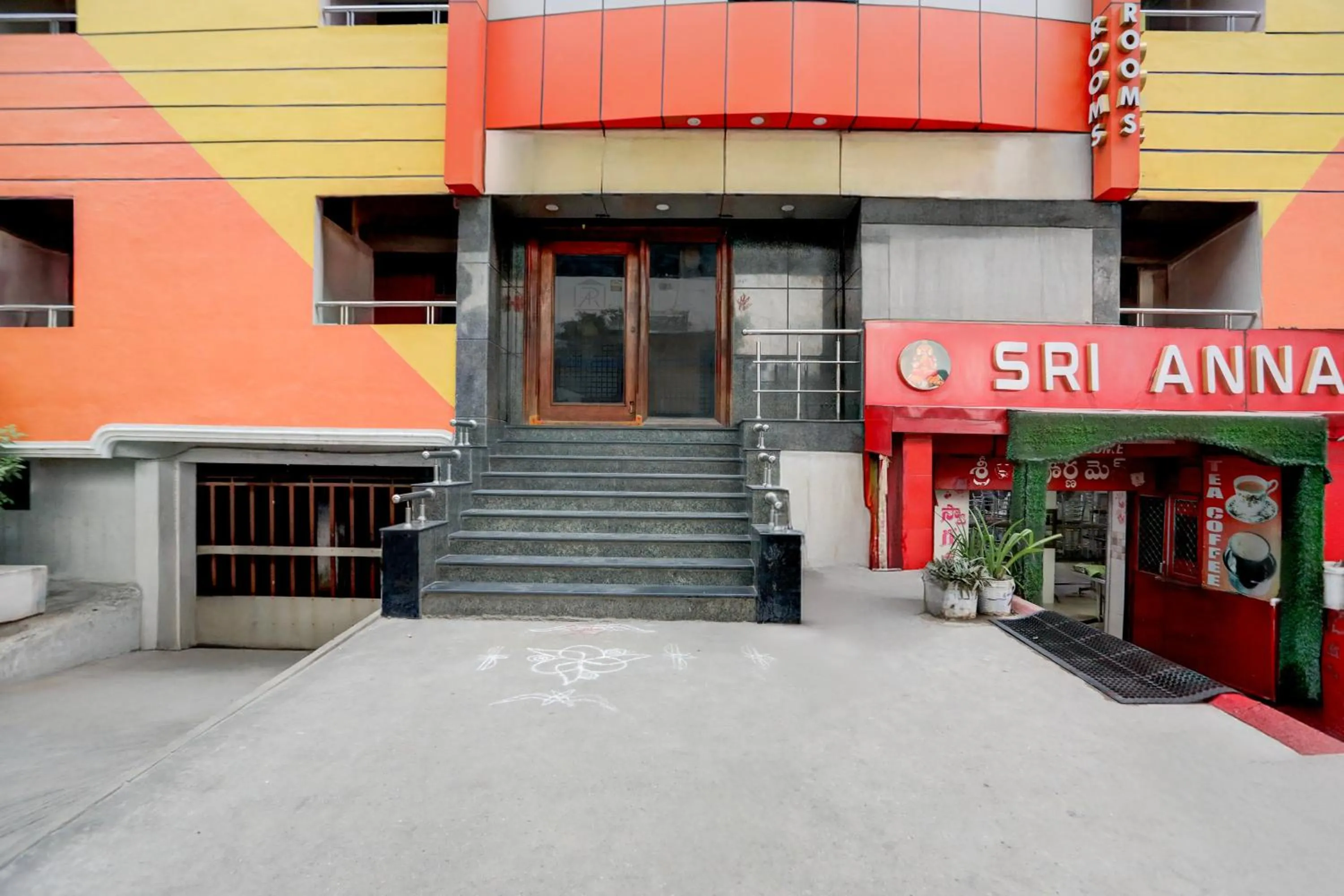 Facade/entrance in Hotel O by OYO ANNAPURNA RESIDENCY