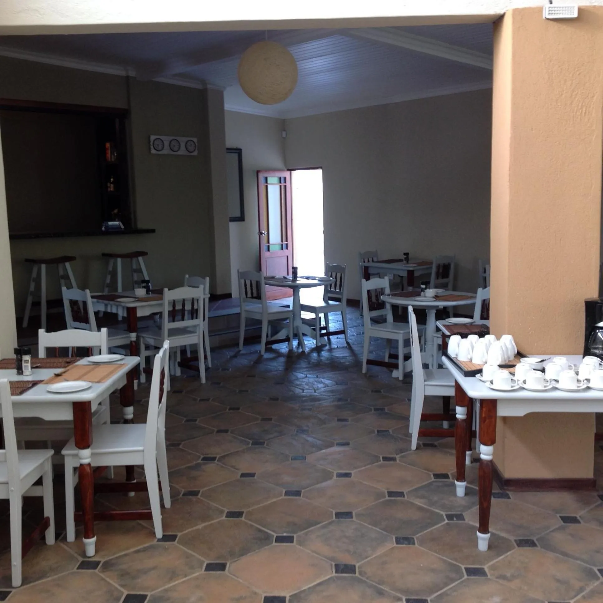 Communal lounge/ TV room in Amigos Bed & Breakfast - No loadshedding