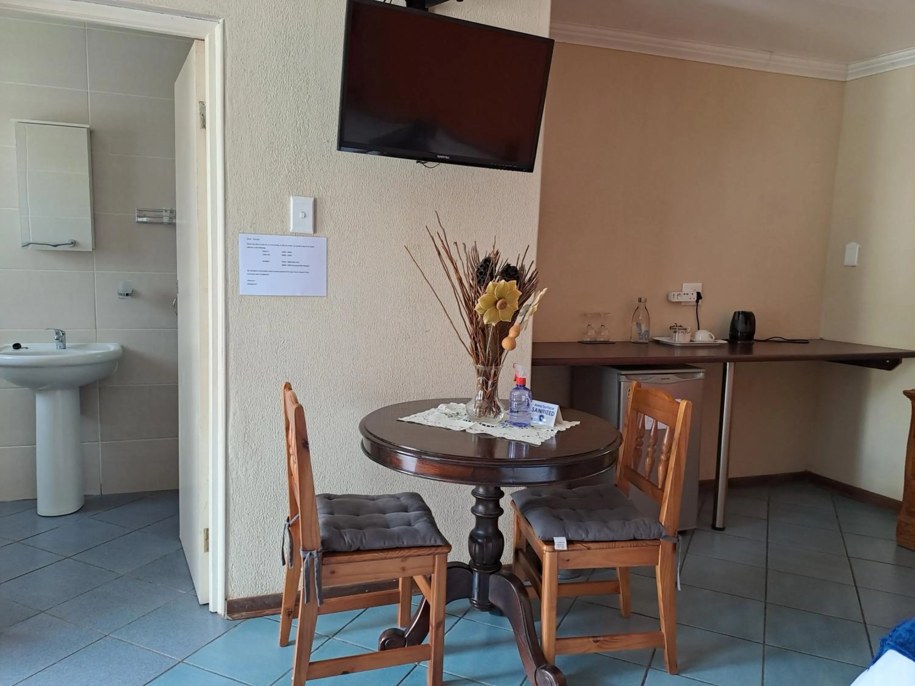 TV and multimedia in Amigos Bed & Breakfast - No loadshedding