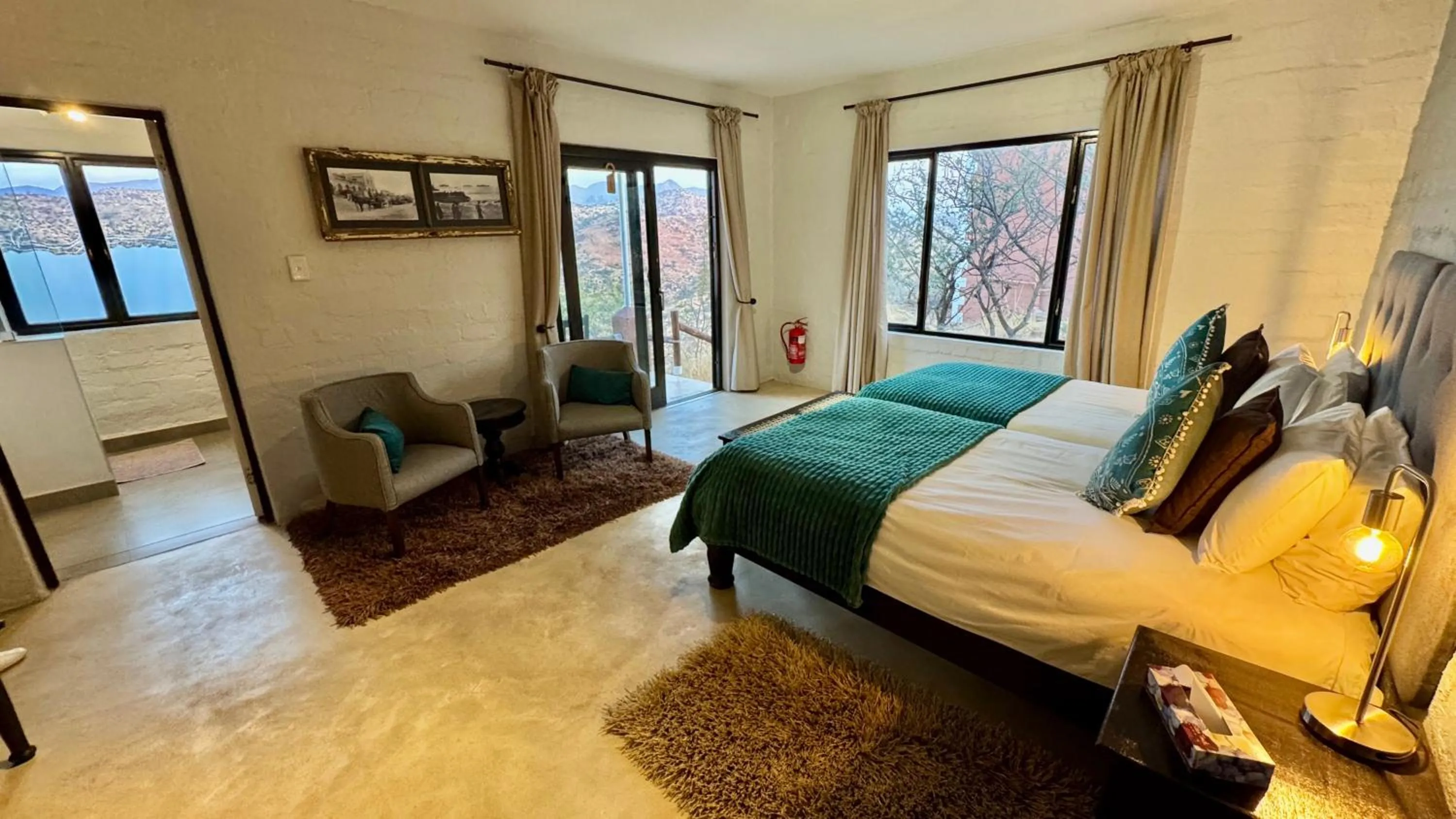 Bedroom, Bed in River Crossing Lodge