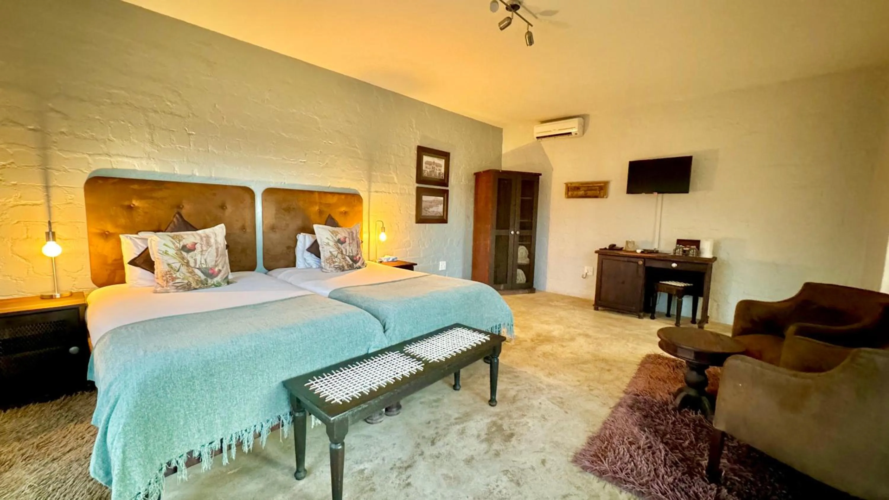 Property building, Bed in River Crossing Lodge