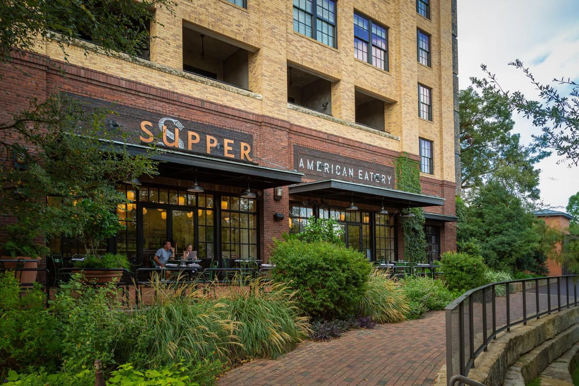 Restaurant/places to eat in Hotel Emma at Pearl on the Riverwalk