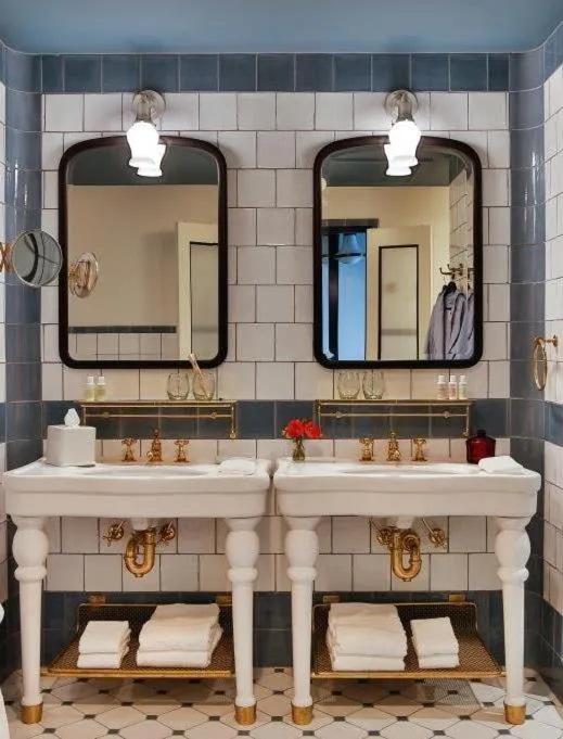 Bathroom in Hotel Emma at Pearl on the Riverwalk