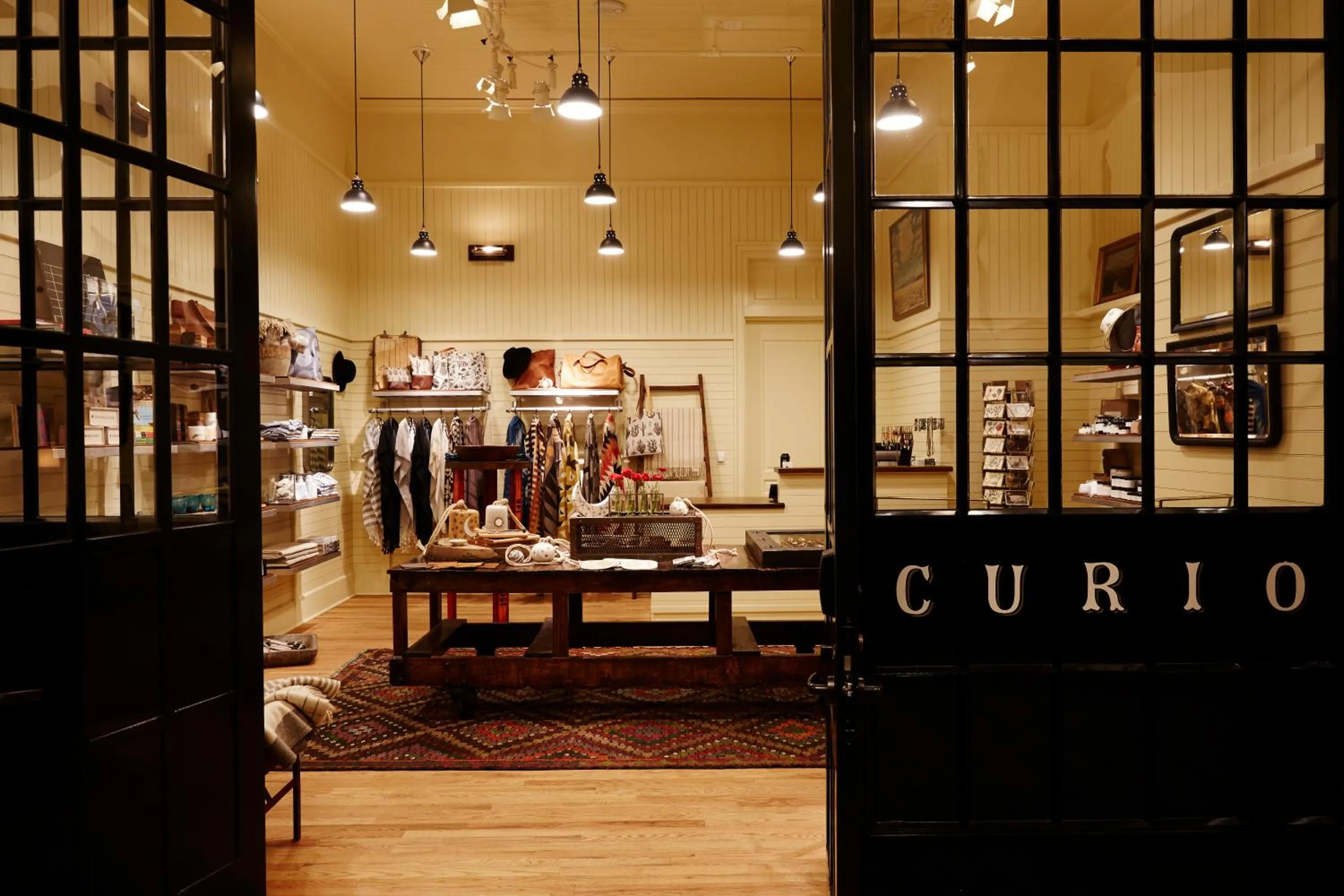 On-site shops in Hotel Emma at Pearl on the Riverwalk