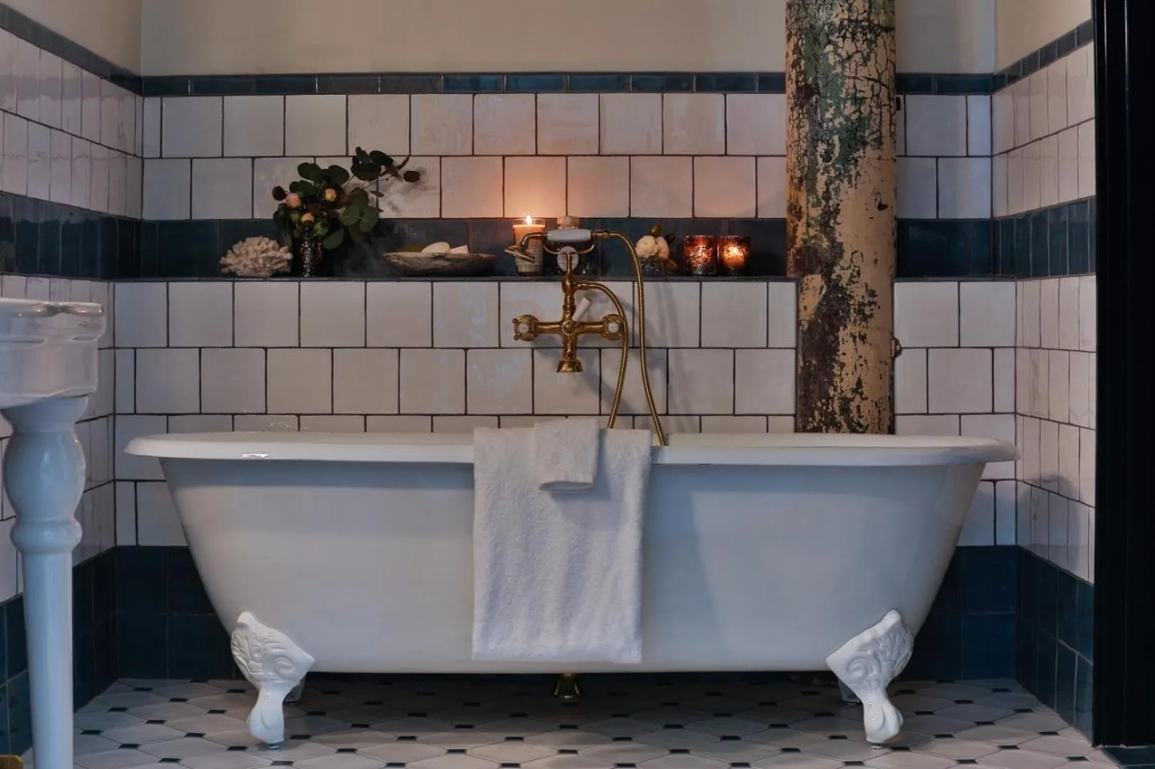 Bath in Hotel Emma at Pearl on the Riverwalk