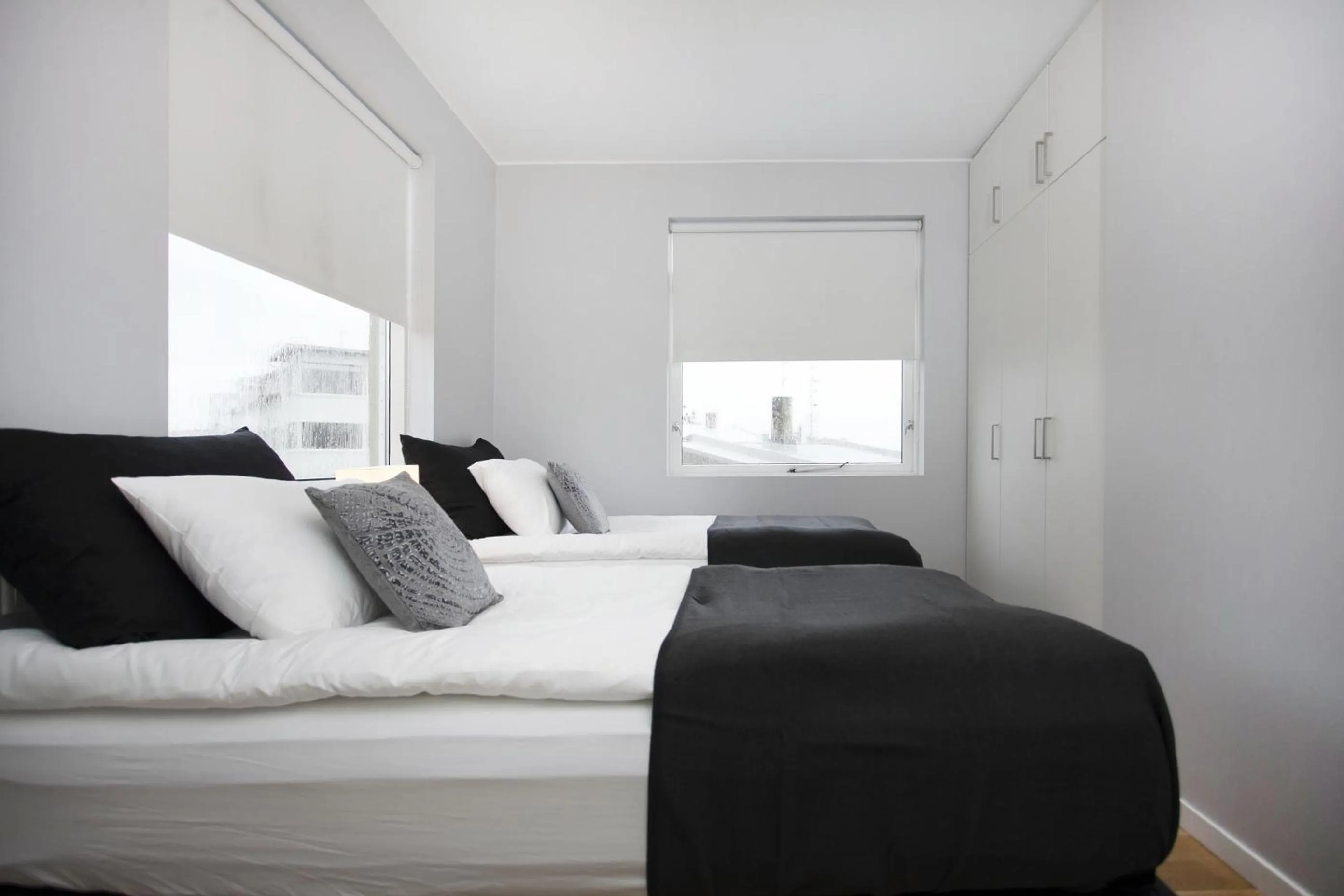 Bedroom, Bed in Blue Luxury Apartments