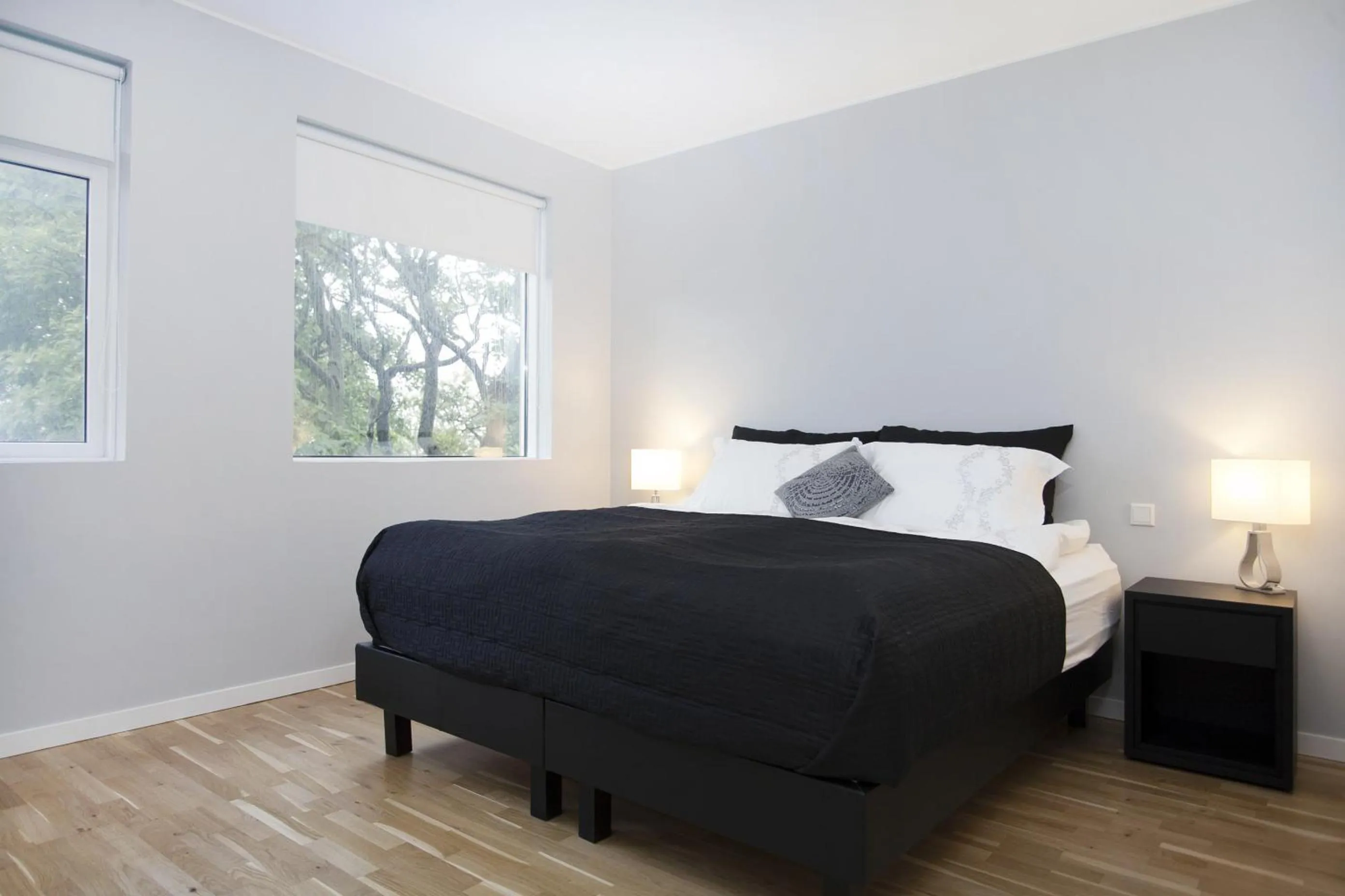 Bedroom, Bed in Blue Luxury Apartments