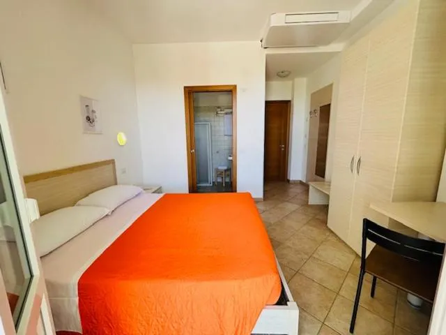 Photo of the whole room, Bed in Hotel Aurora