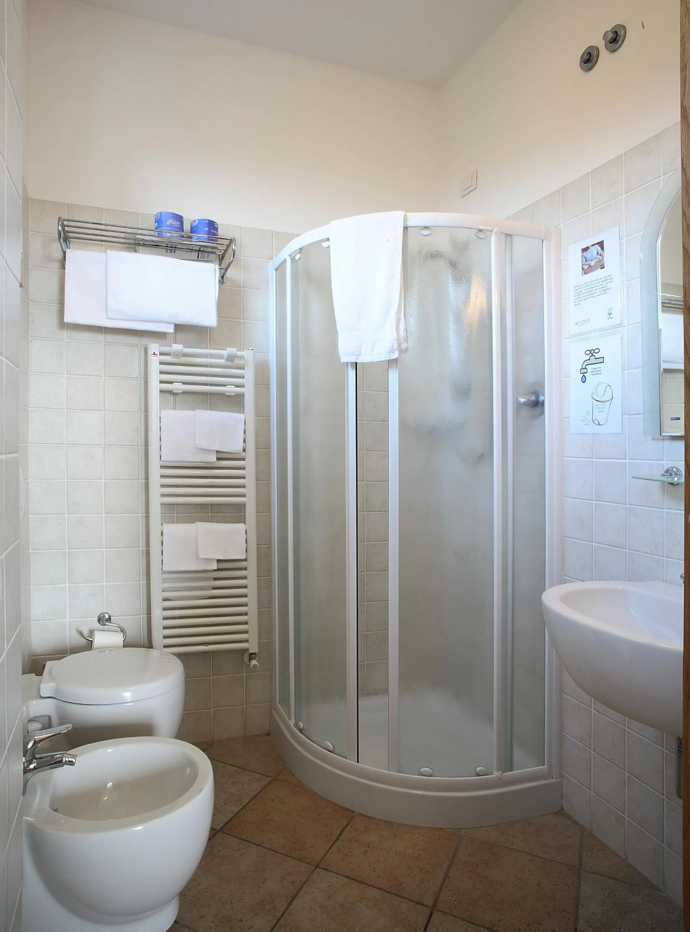 Bathroom in Hotel Aurora