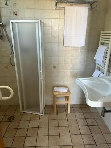 Bathroom in Hotel Aurora