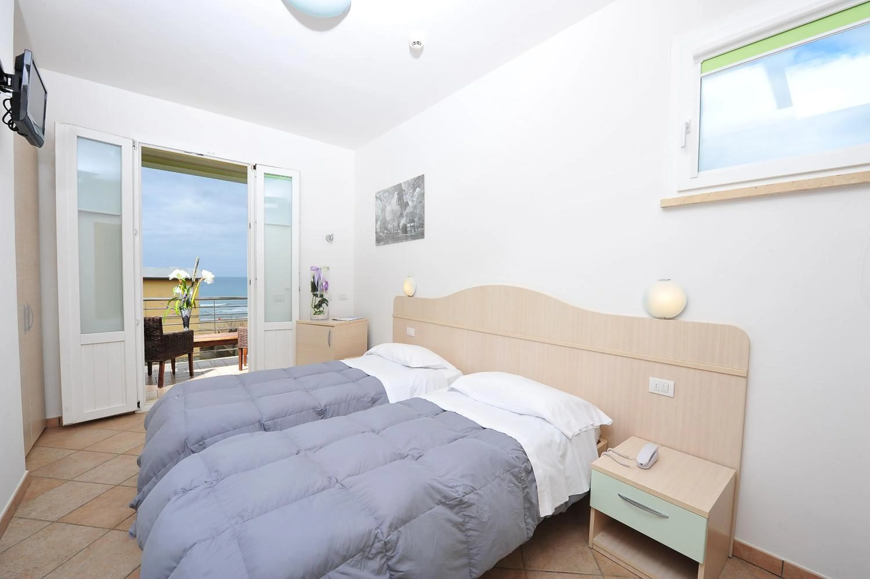 Balcony/Terrace, Bed in Hotel Aurora