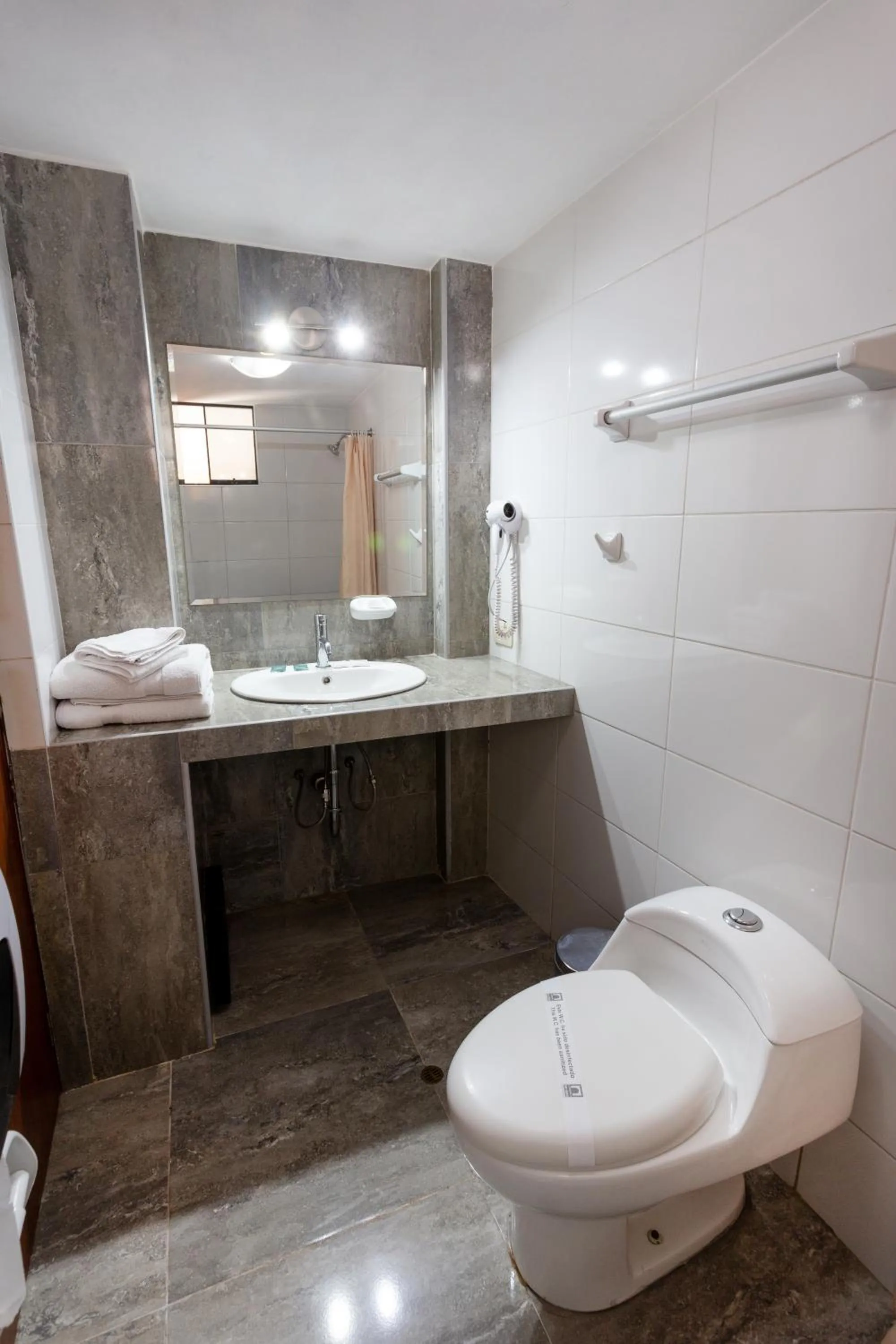 Bathroom in El Portal De San Lázaro