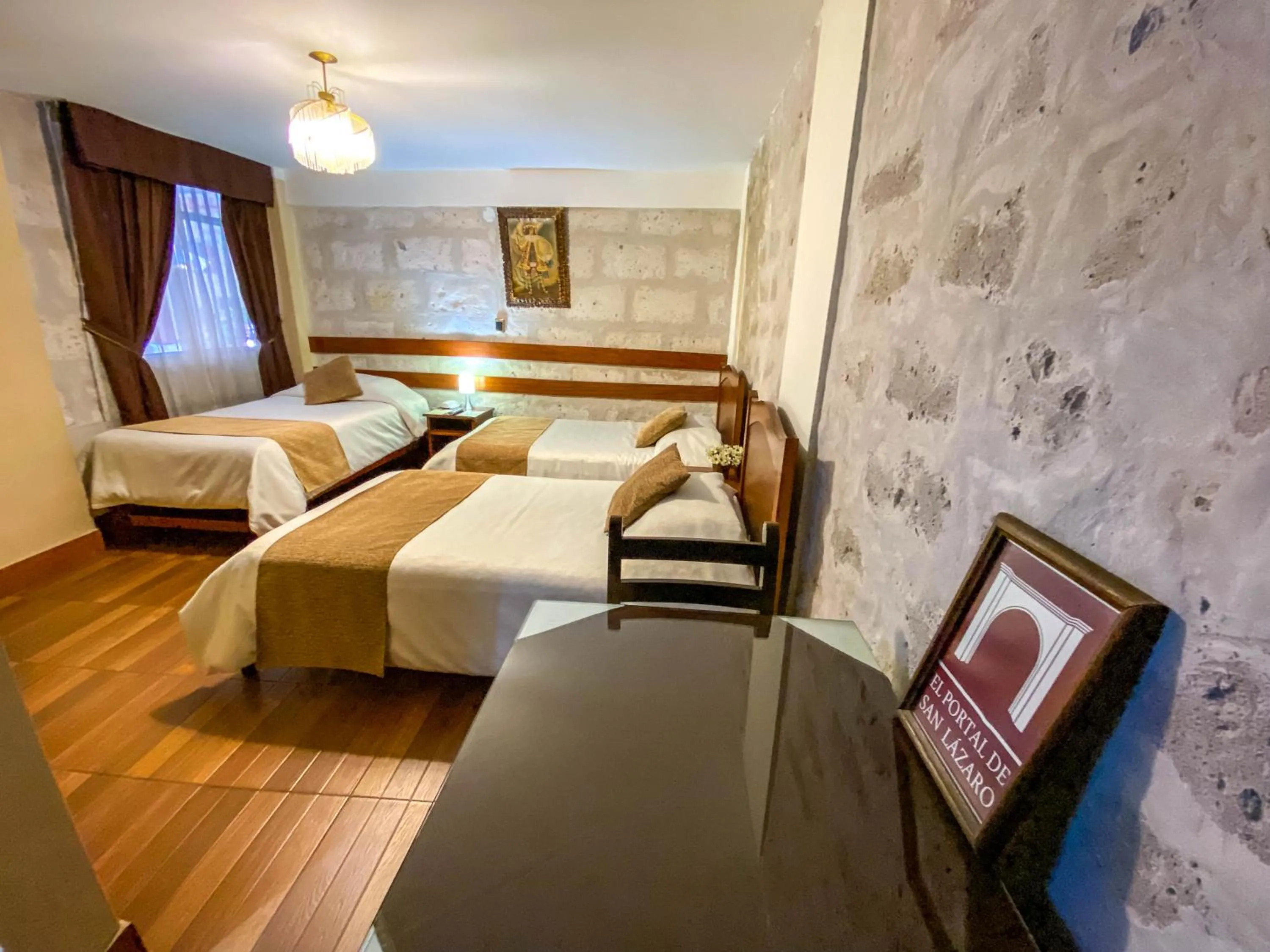 Photo of the whole room, Bed in El Portal De San Lázaro