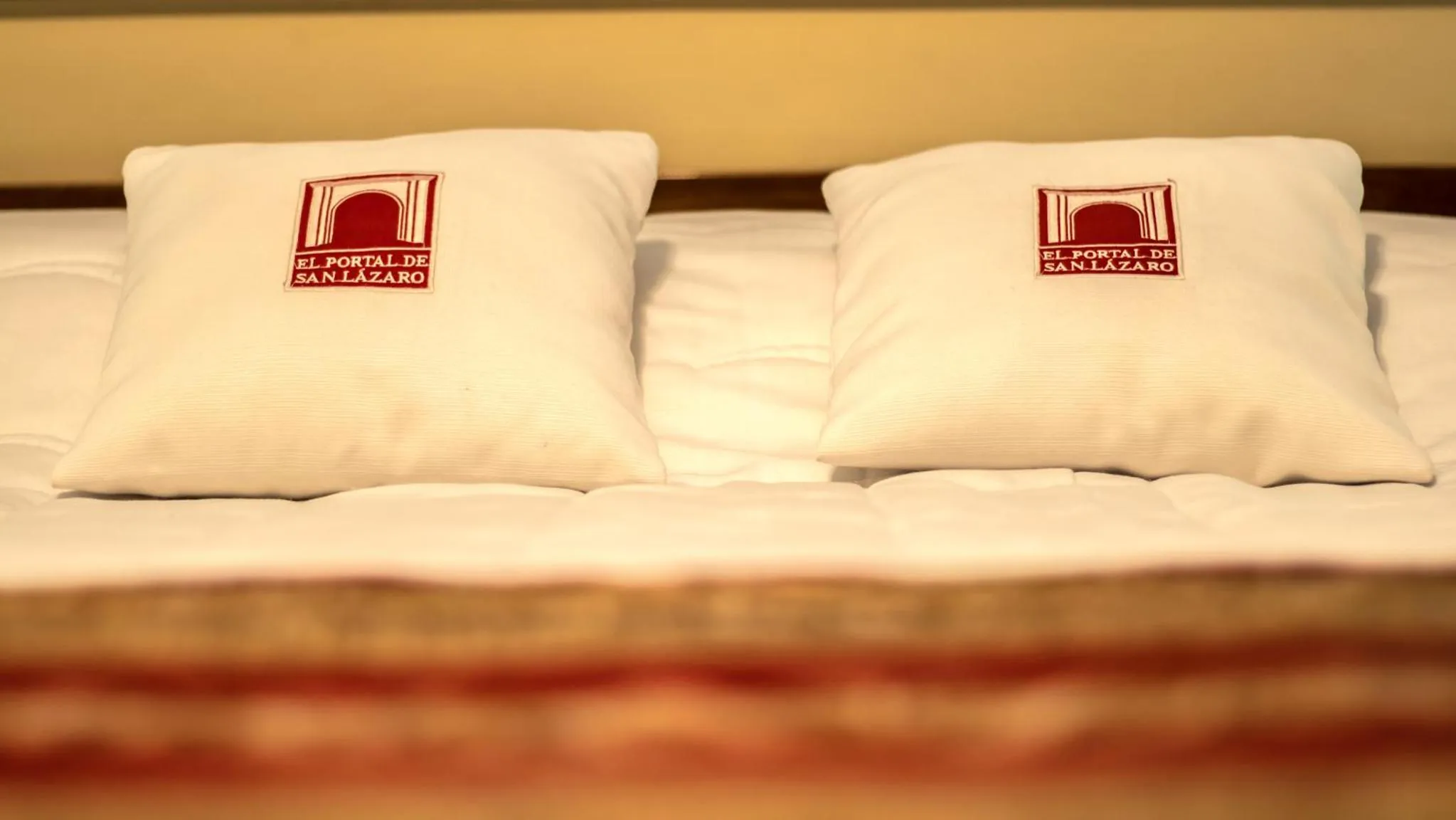 Logo/Certificate/Sign, Bed in El Portal De San Lázaro