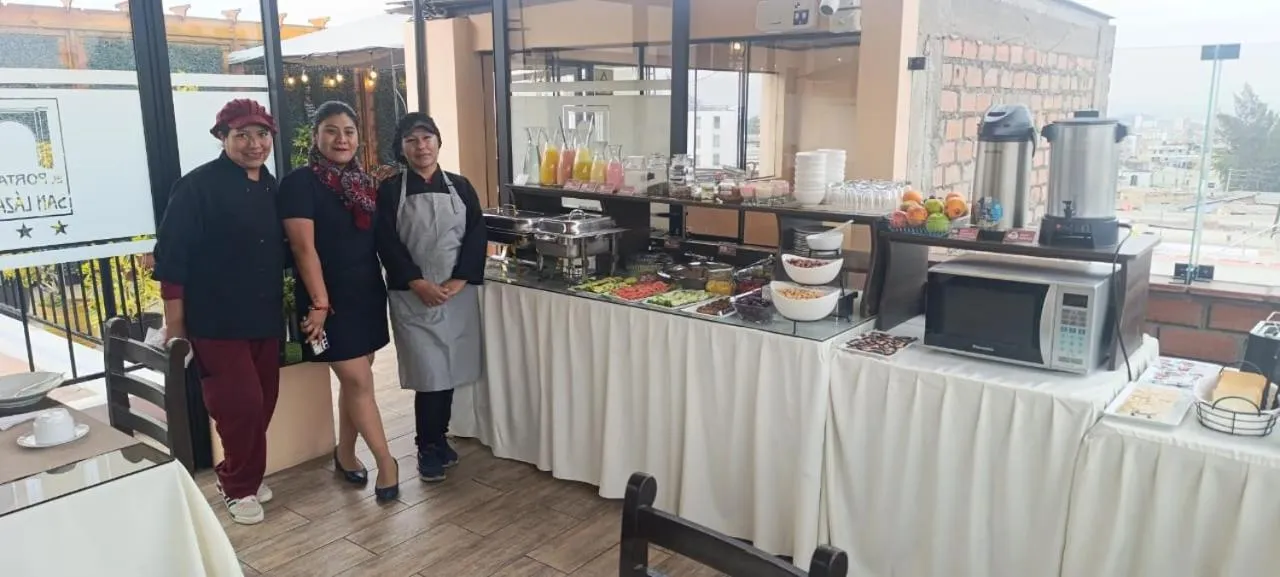 Breakfast in El Portal De San Lázaro