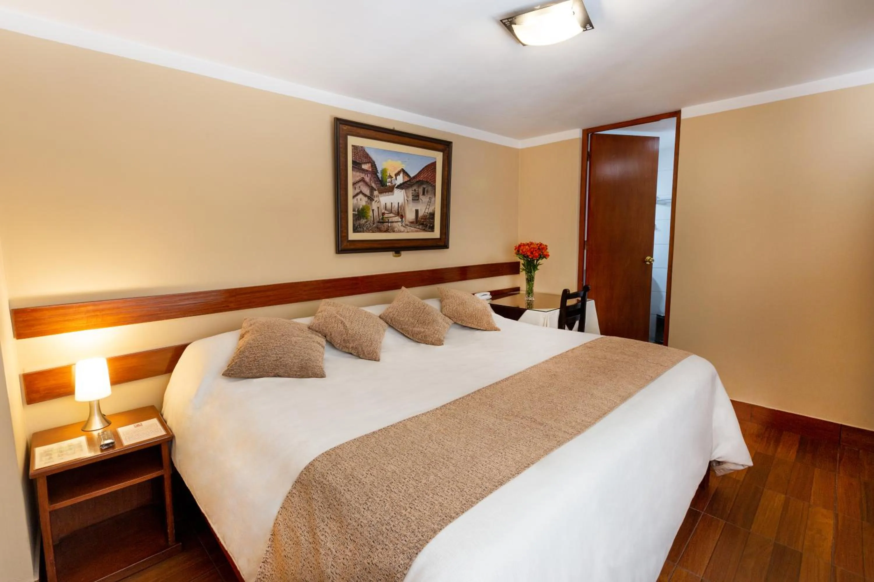 Photo of the whole room, Bed in El Portal De San Lázaro