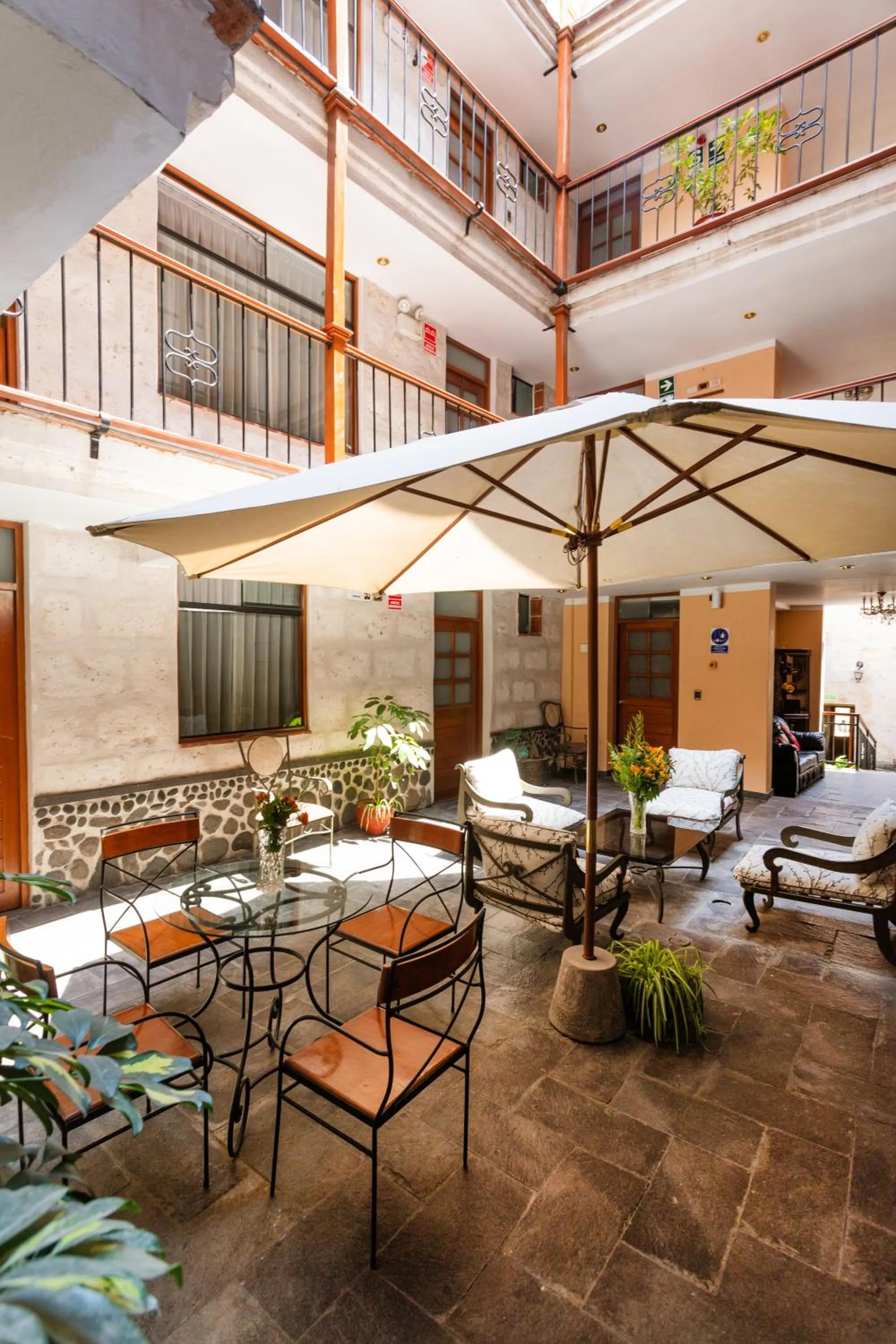 Patio in El Portal De San Lázaro