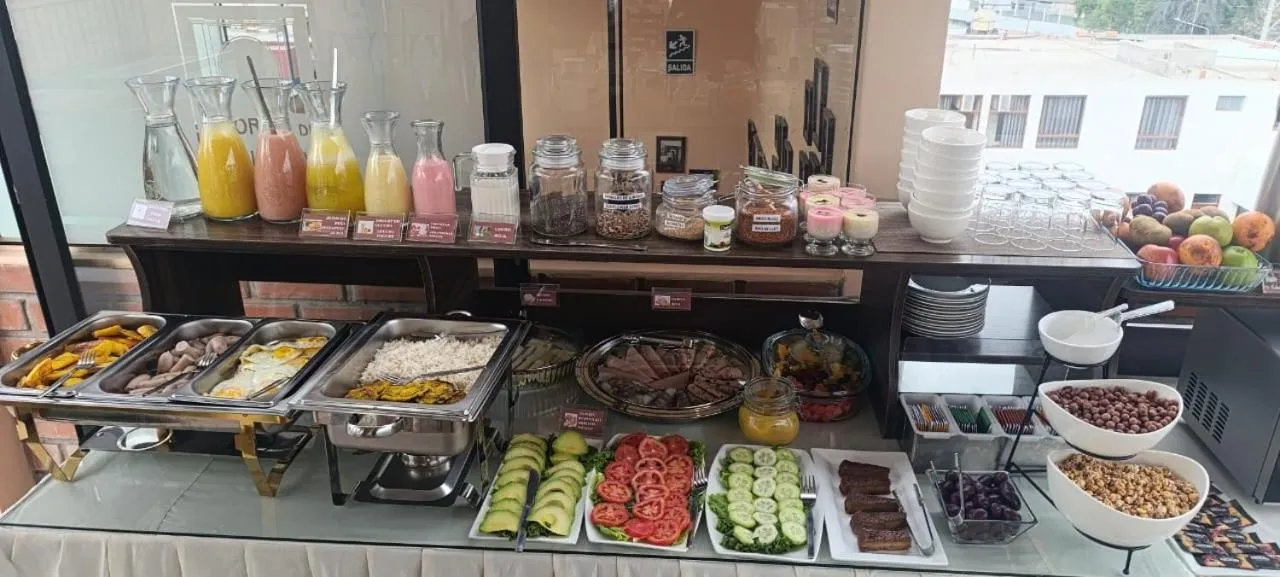 Breakfast in El Portal De San Lázaro