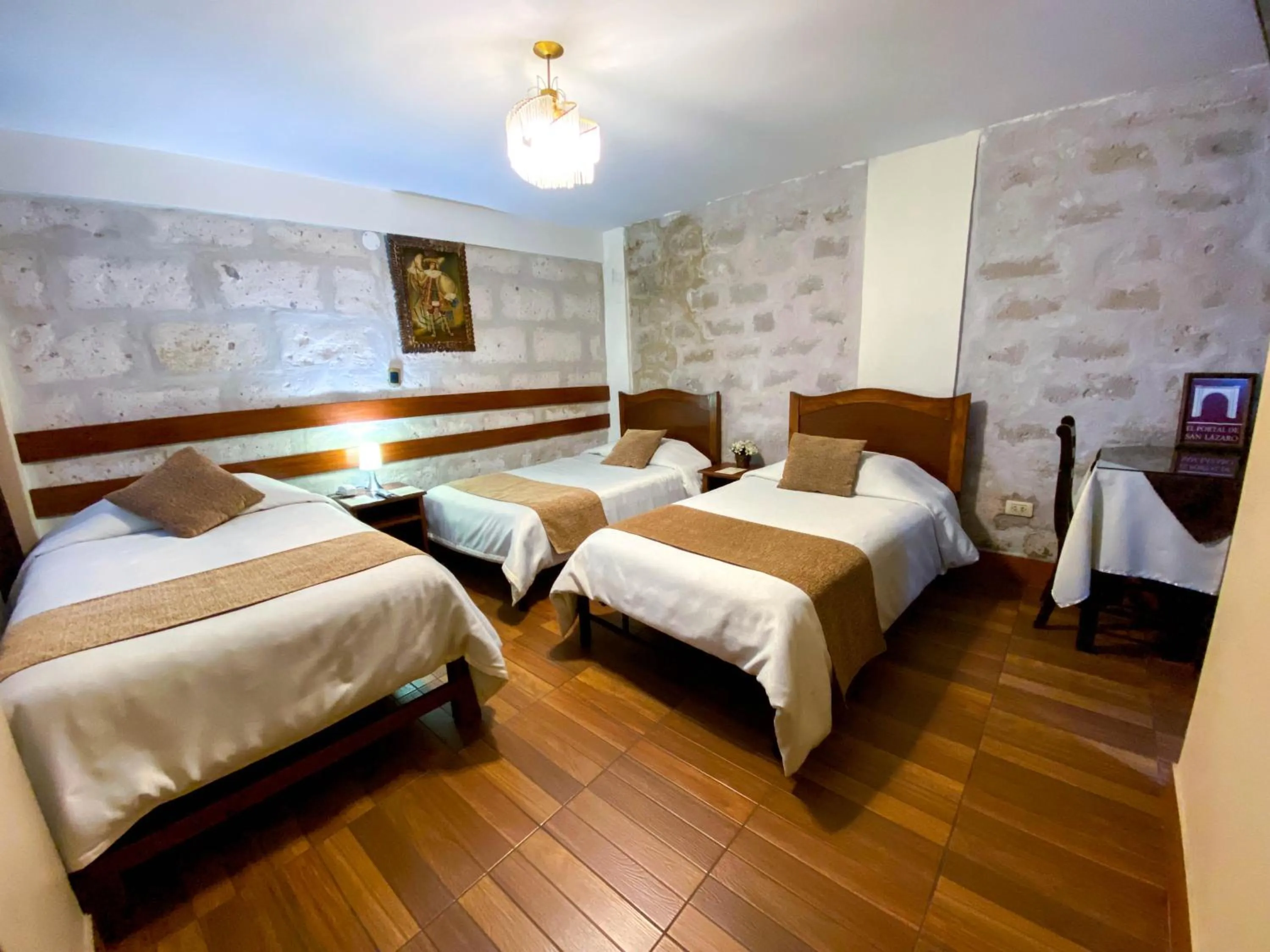 Photo of the whole room, Bed in El Portal De San Lázaro