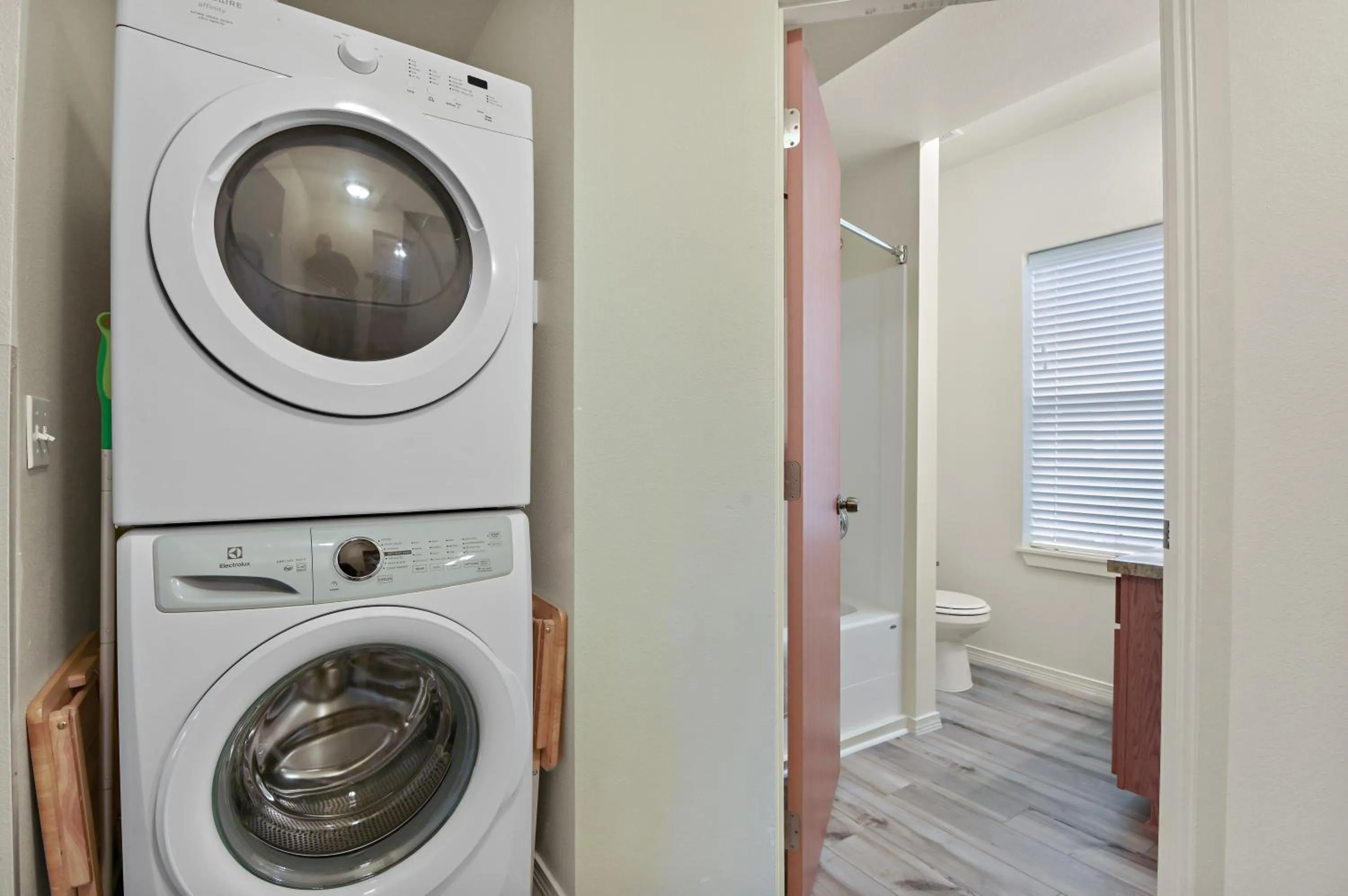 washing machine in Maple Leaf Manor Suites