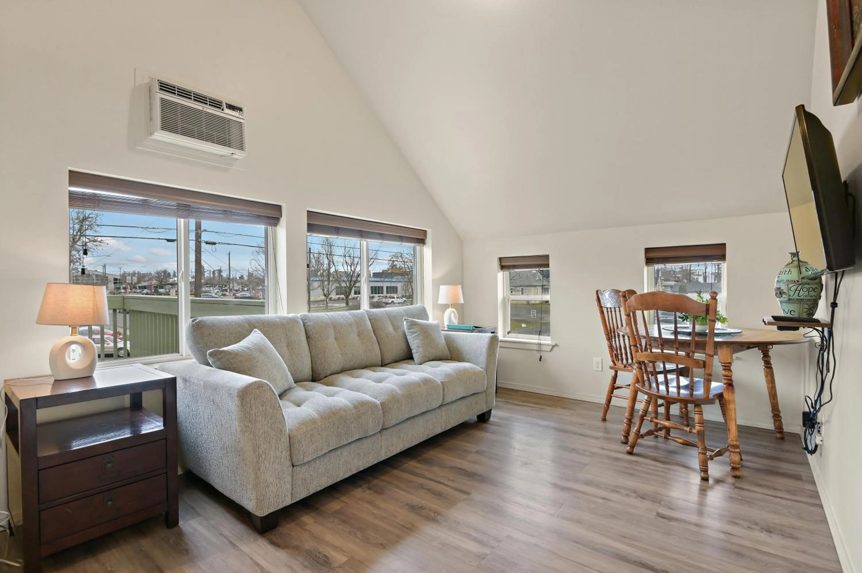 Living room in Maple Leaf Manor Suites